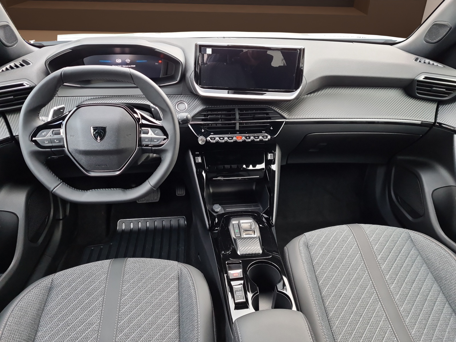 PEUGEOT 2008 1.2 145 MHEV Allure Premium-image-8