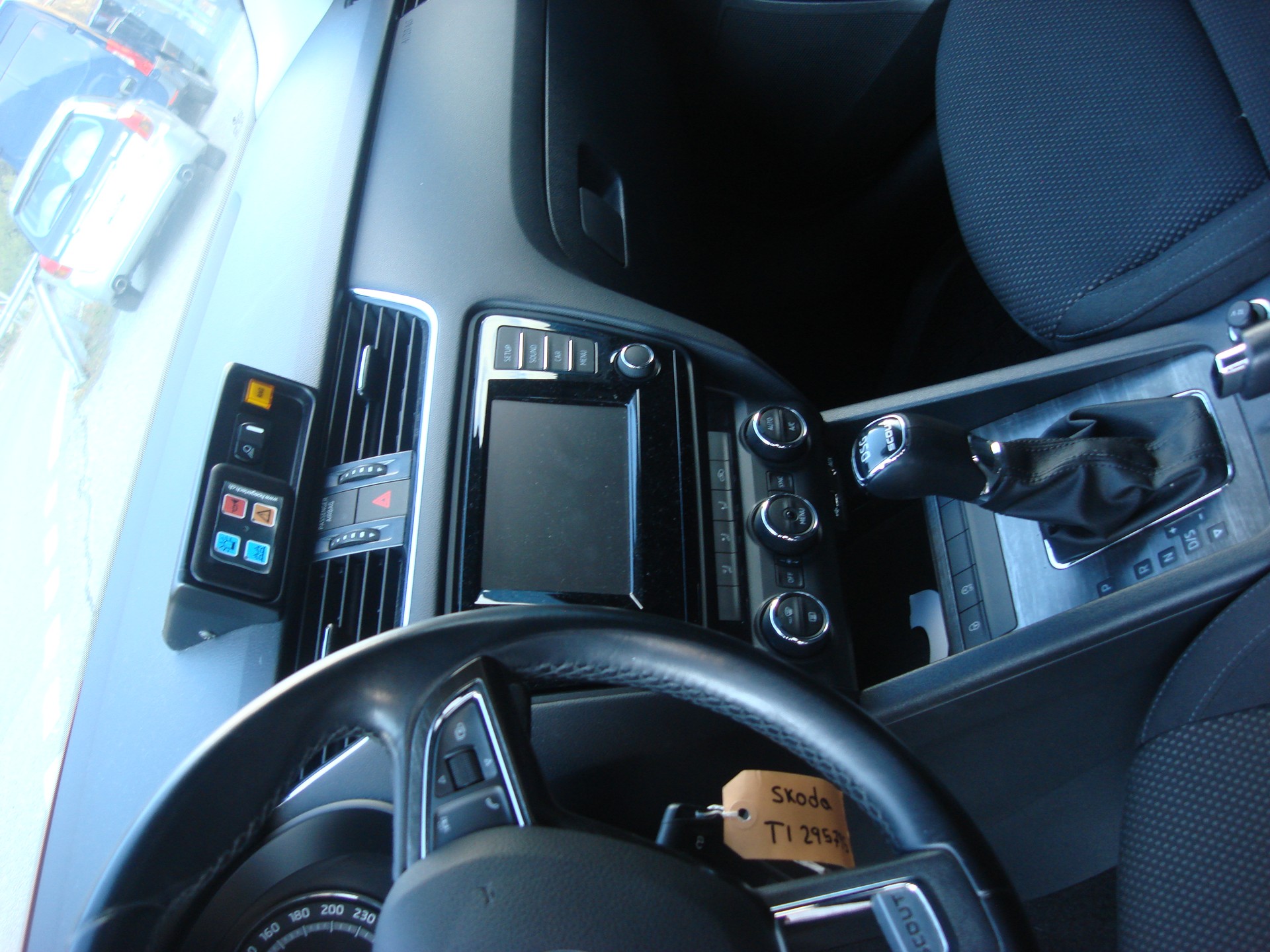 SKODA Octavia Combi 2.0 TDI Scout 4x4 DSG-image-7