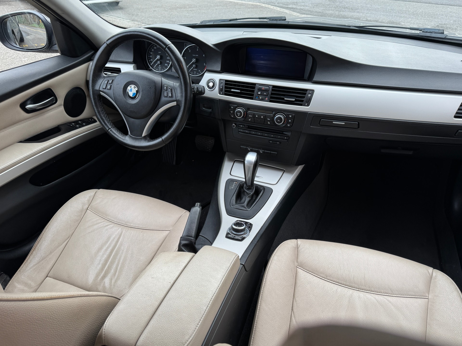 BMW 320d xDrive Touring Steptronic-image-10