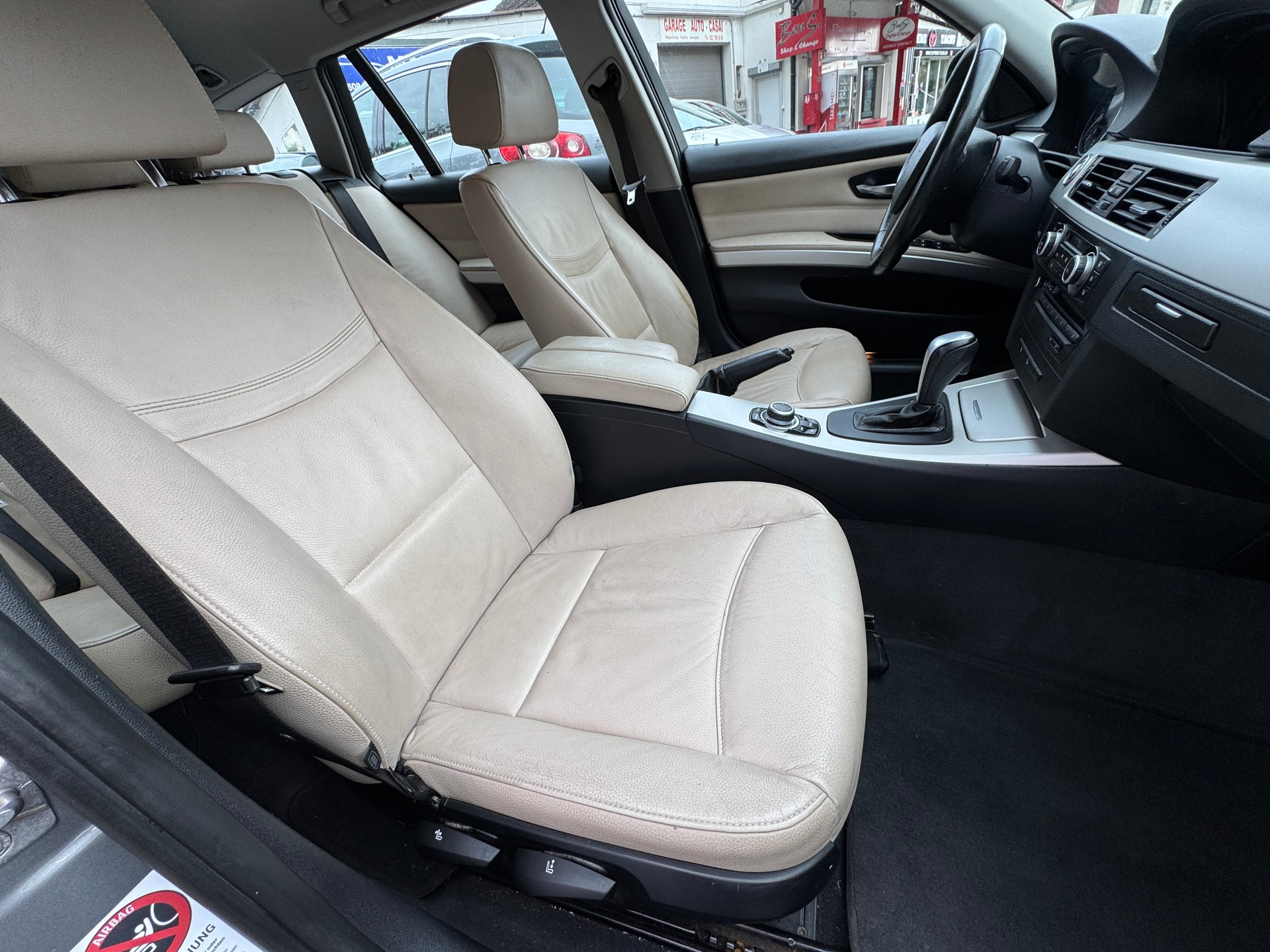 BMW 320d xDrive Touring Steptronic-image-7