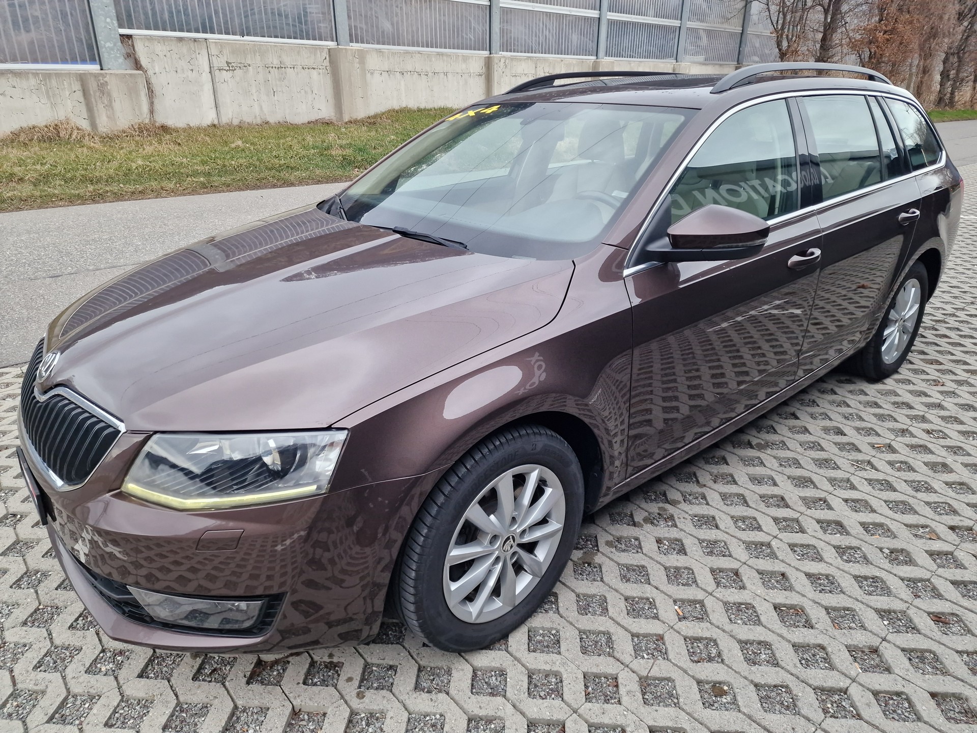 SKODA Octavia Combi 1.8 TSI Elegance 4x4 DSG-image-2
