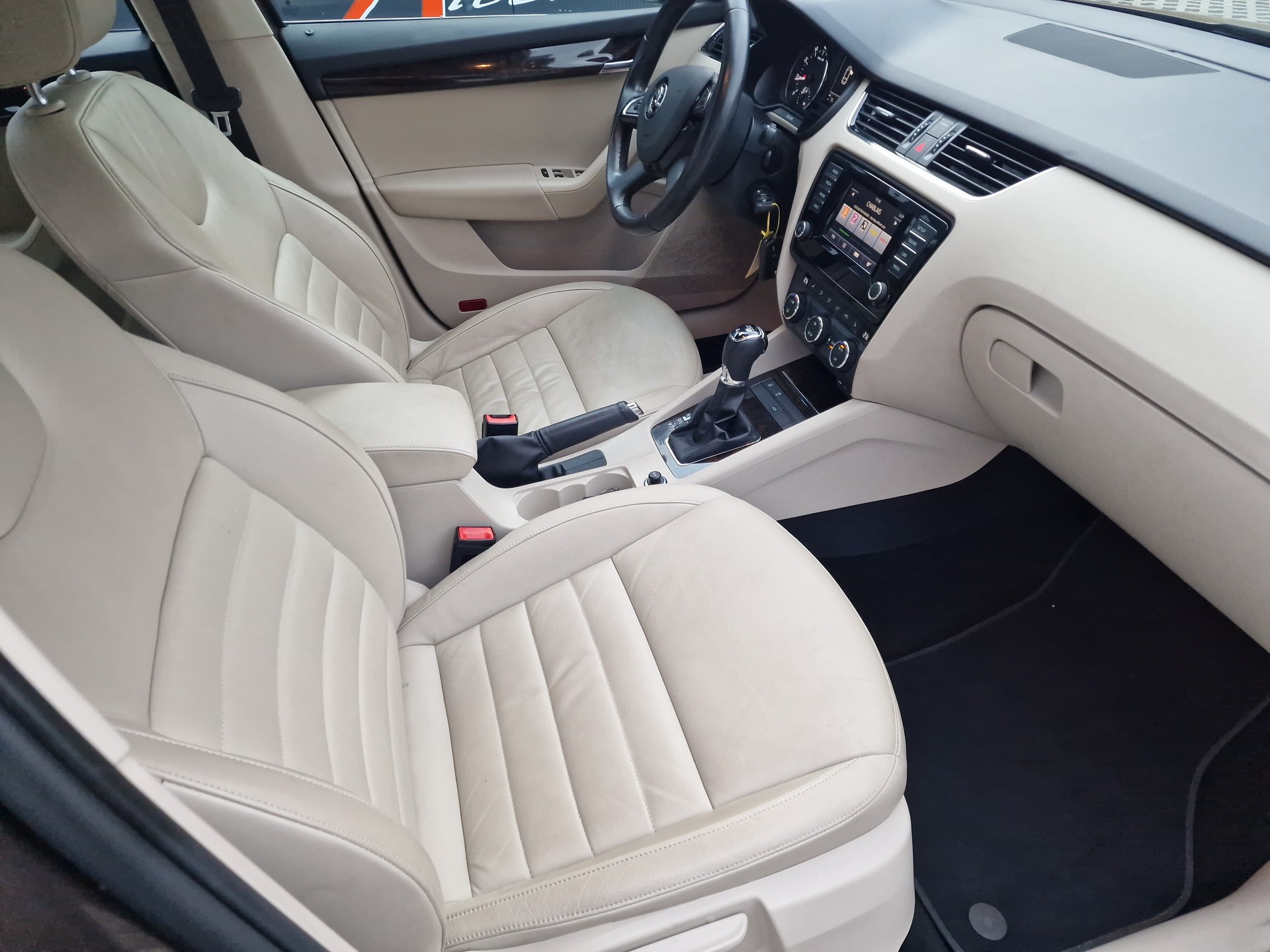 SKODA Octavia Combi 1.8 TSI Elegance 4x4 DSG-image-7