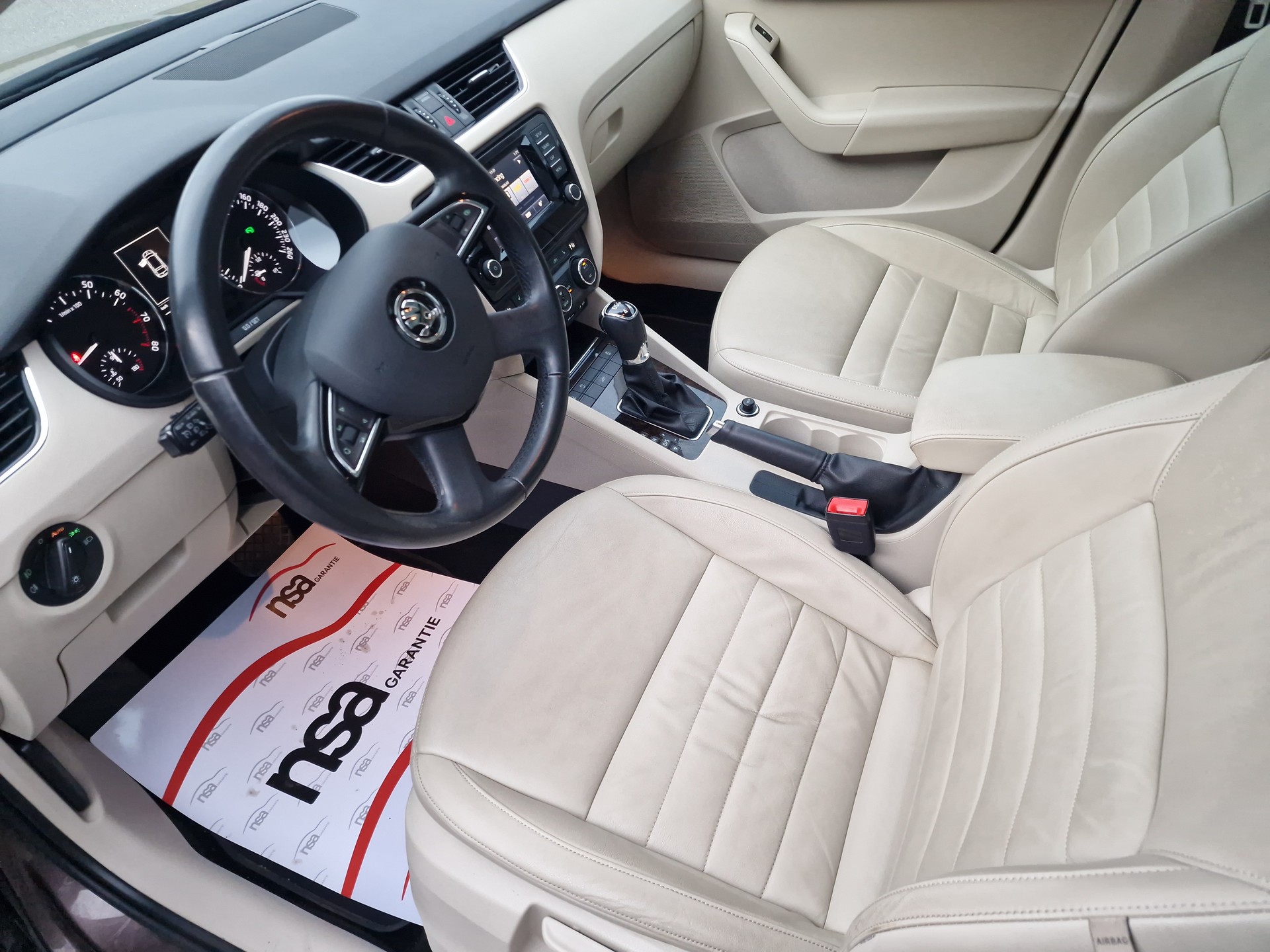 SKODA Octavia Combi 1.8 TSI Elegance 4x4 DSG-image-6