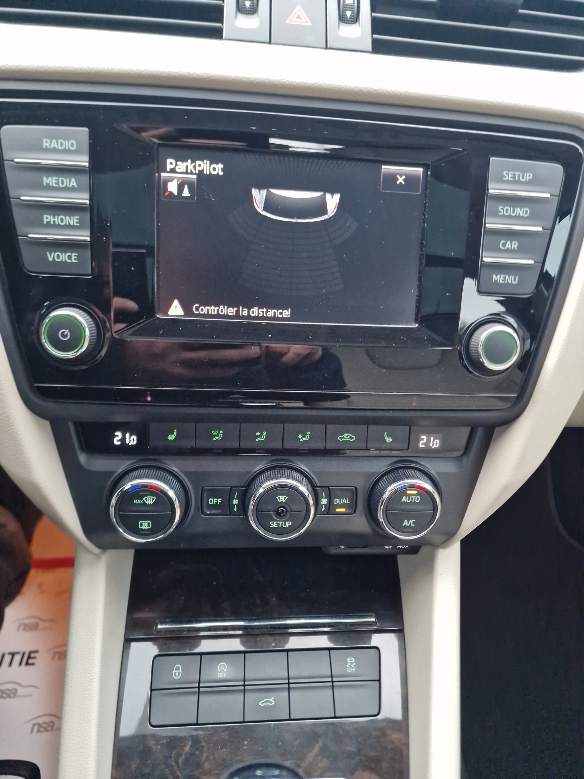 SKODA Octavia Combi 1.8 TSI Elegance 4x4 DSG-image-10