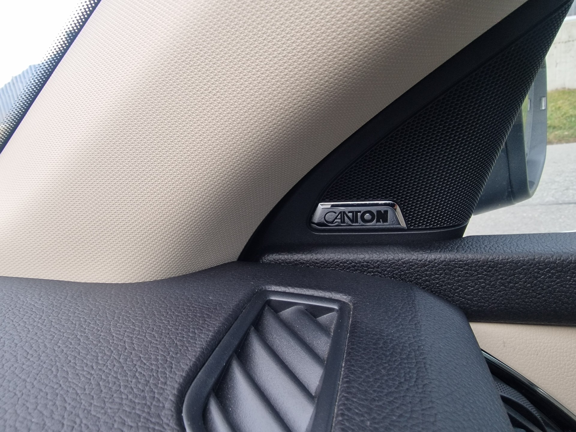 SKODA Octavia Combi 1.8 TSI Elegance 4x4 DSG-image-13