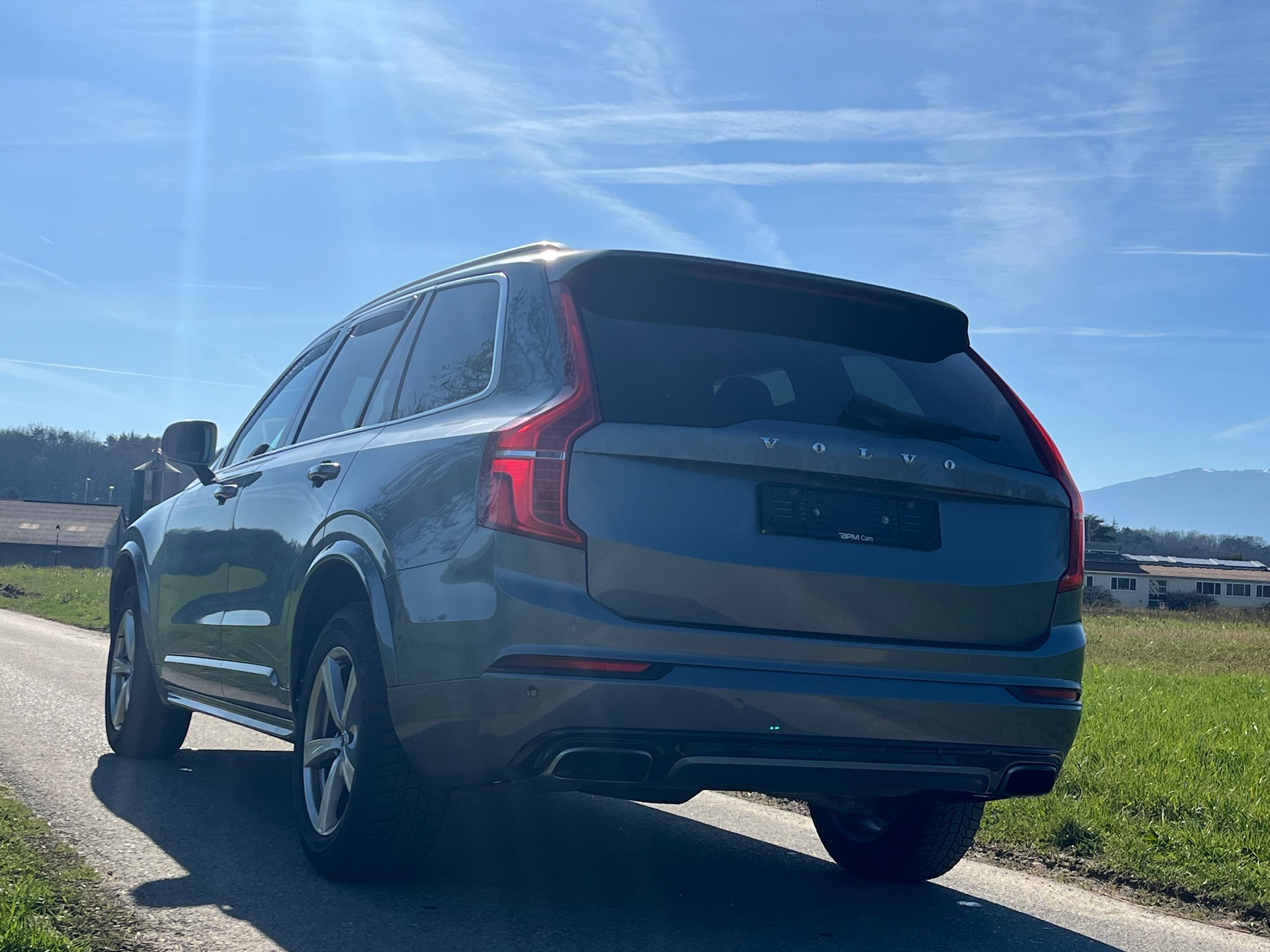 VOLVO XC90 D5 AWD R-Design Geartronic ( 5 places grand coffre avec attelage électrique)-image-8