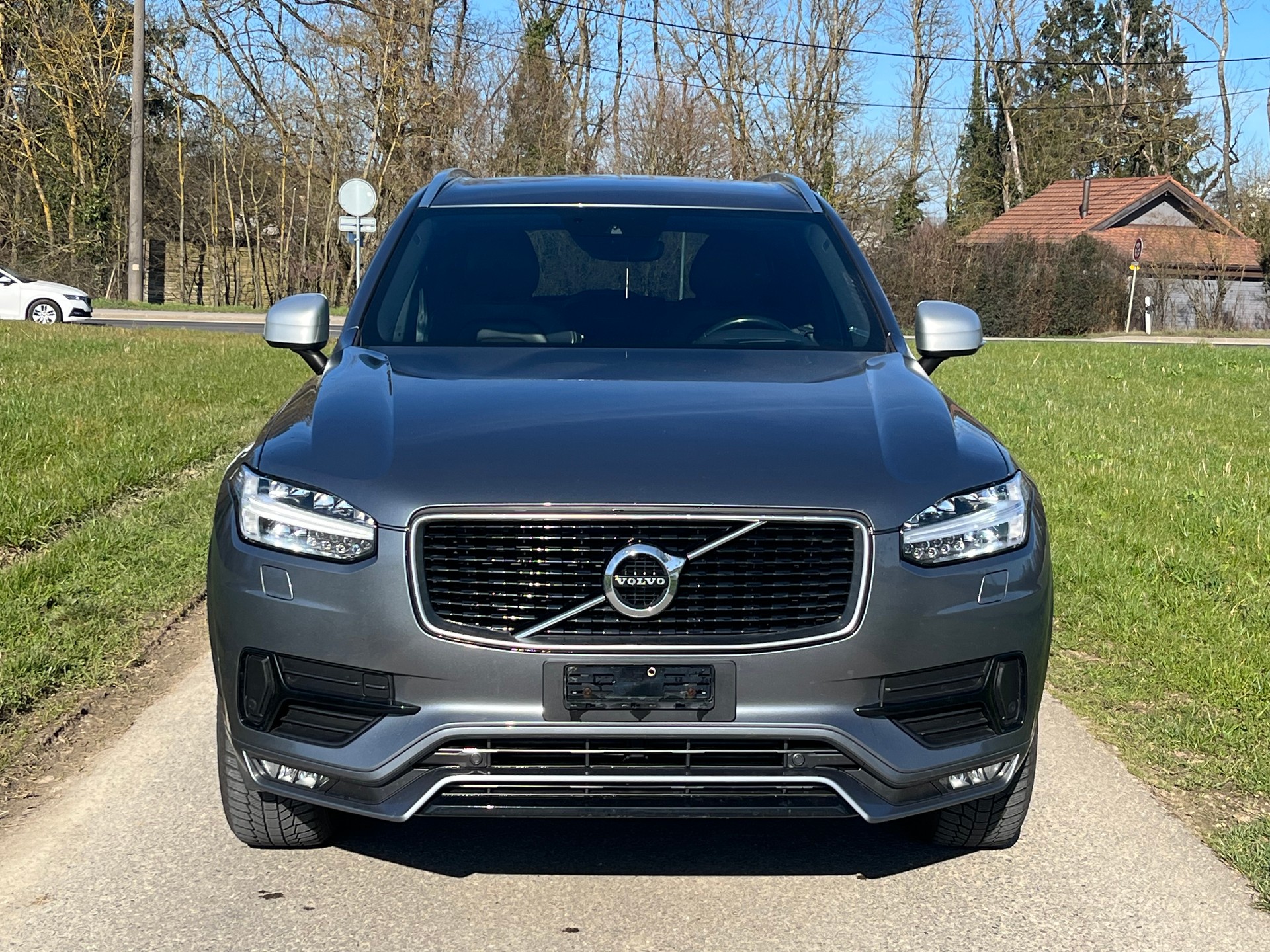VOLVO XC90 D5 AWD R-Design Geartronic ( 5 places grand coffre avec attelage électrique)-showroom-element-2