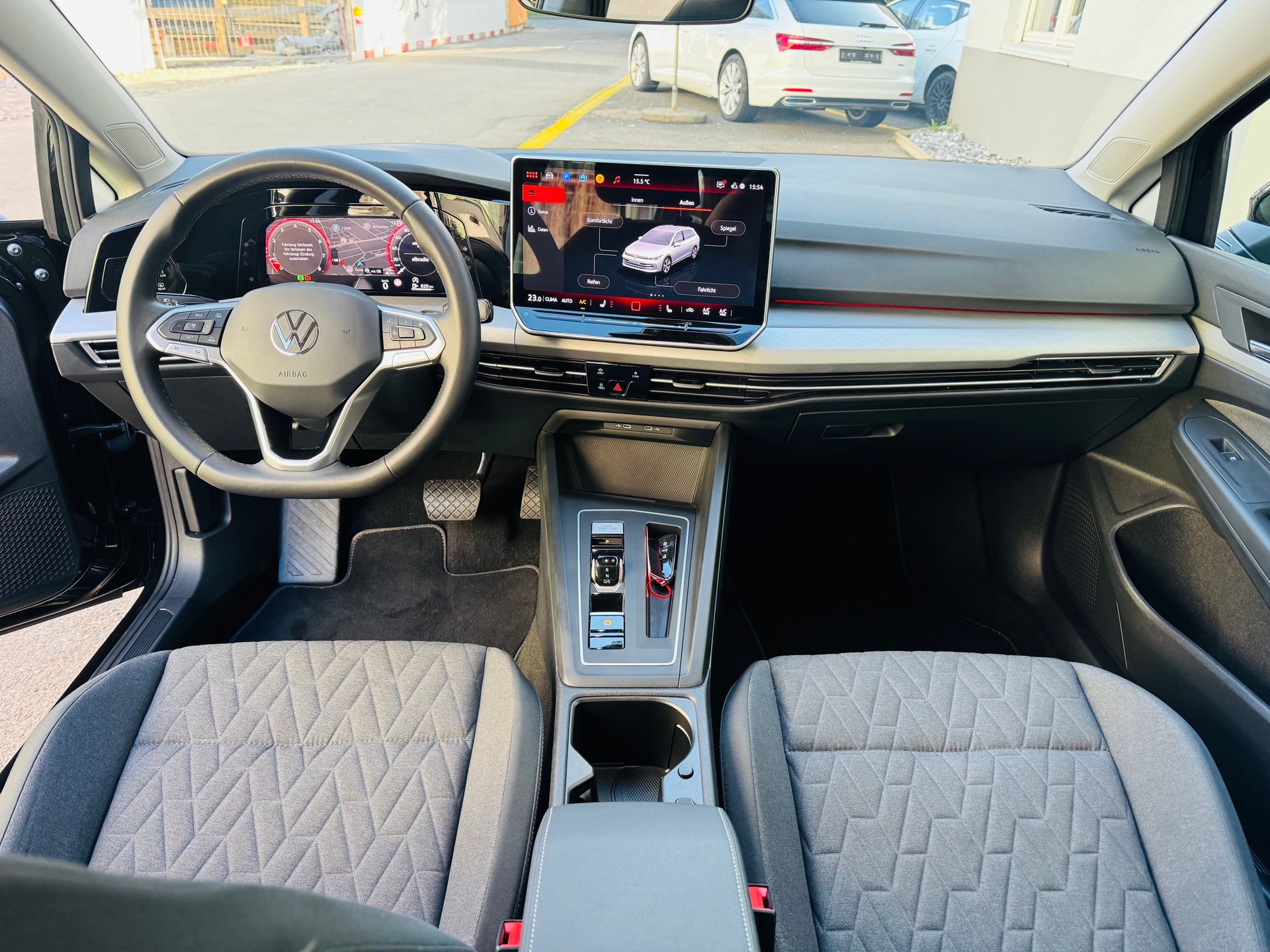 VW Golf Variant 1.5 eTSI mHEV Life-image-14