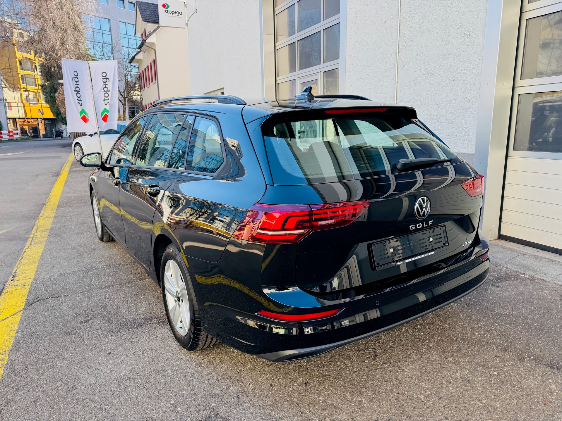 VW Golf Variant 1.5 eTSI mHEV Life-image-4