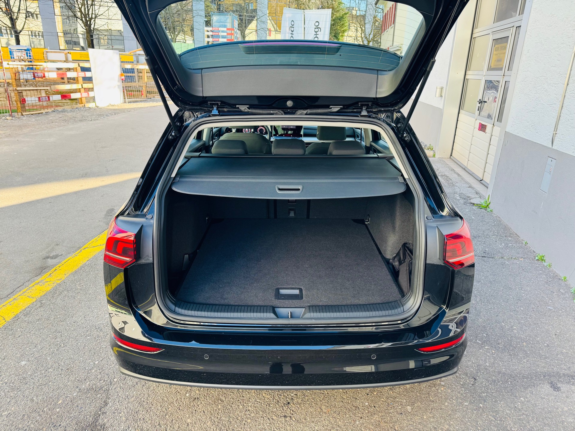 VW Golf Variant 1.5 eTSI mHEV Life-image-9