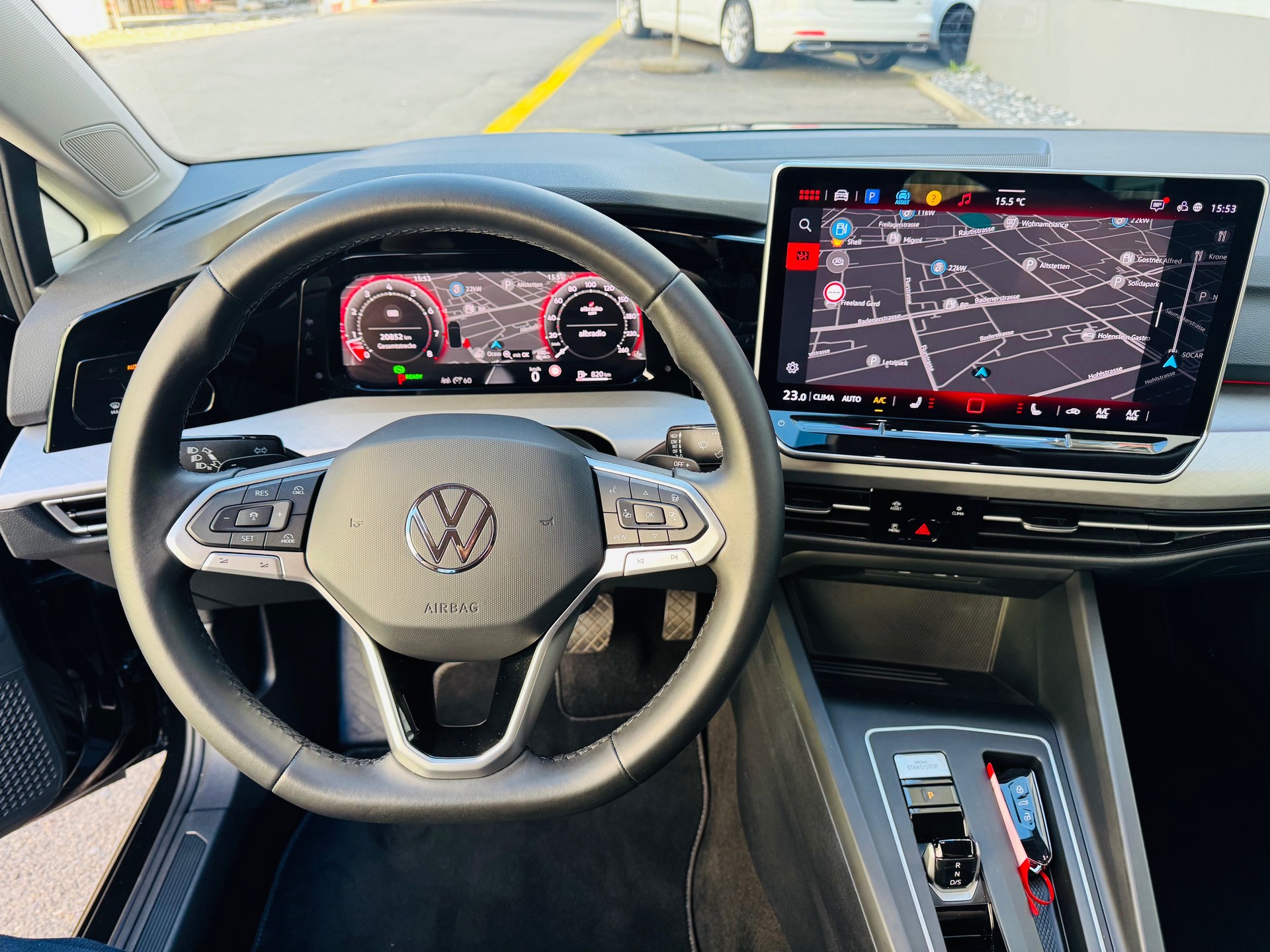 VW Golf Variant 1.5 eTSI mHEV Life-image-11