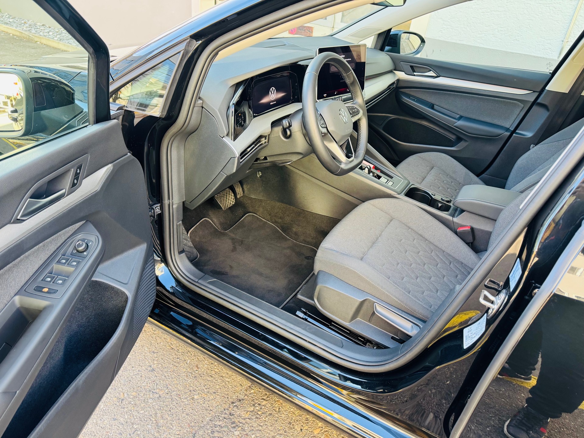 VW Golf Variant 1.5 eTSI mHEV Life-image-7