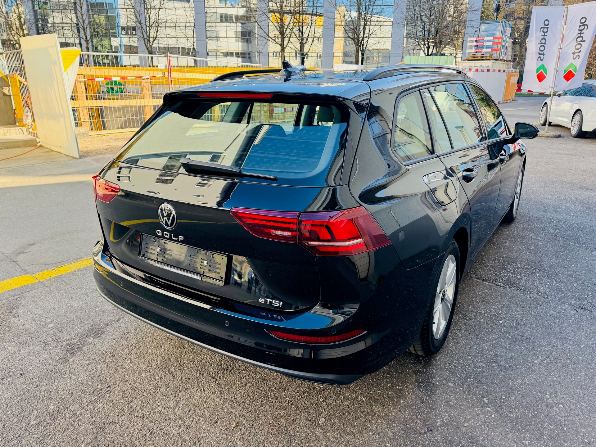 VW Golf Variant 1.5 eTSI mHEV Life-image-5