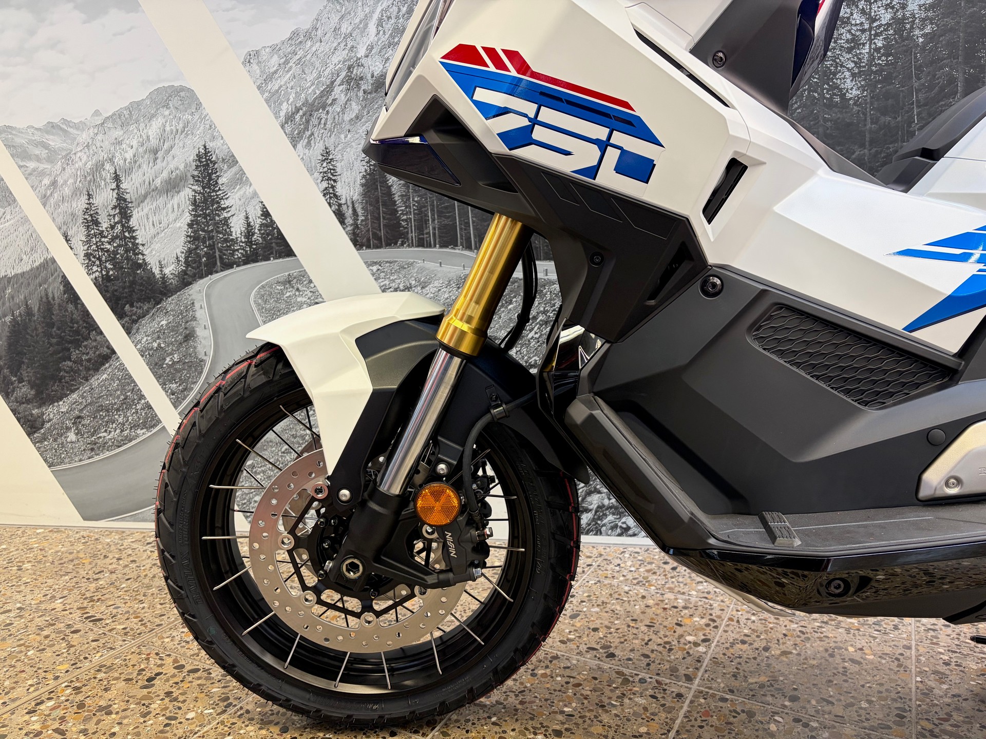 HONDA X-ADV 750-image-4