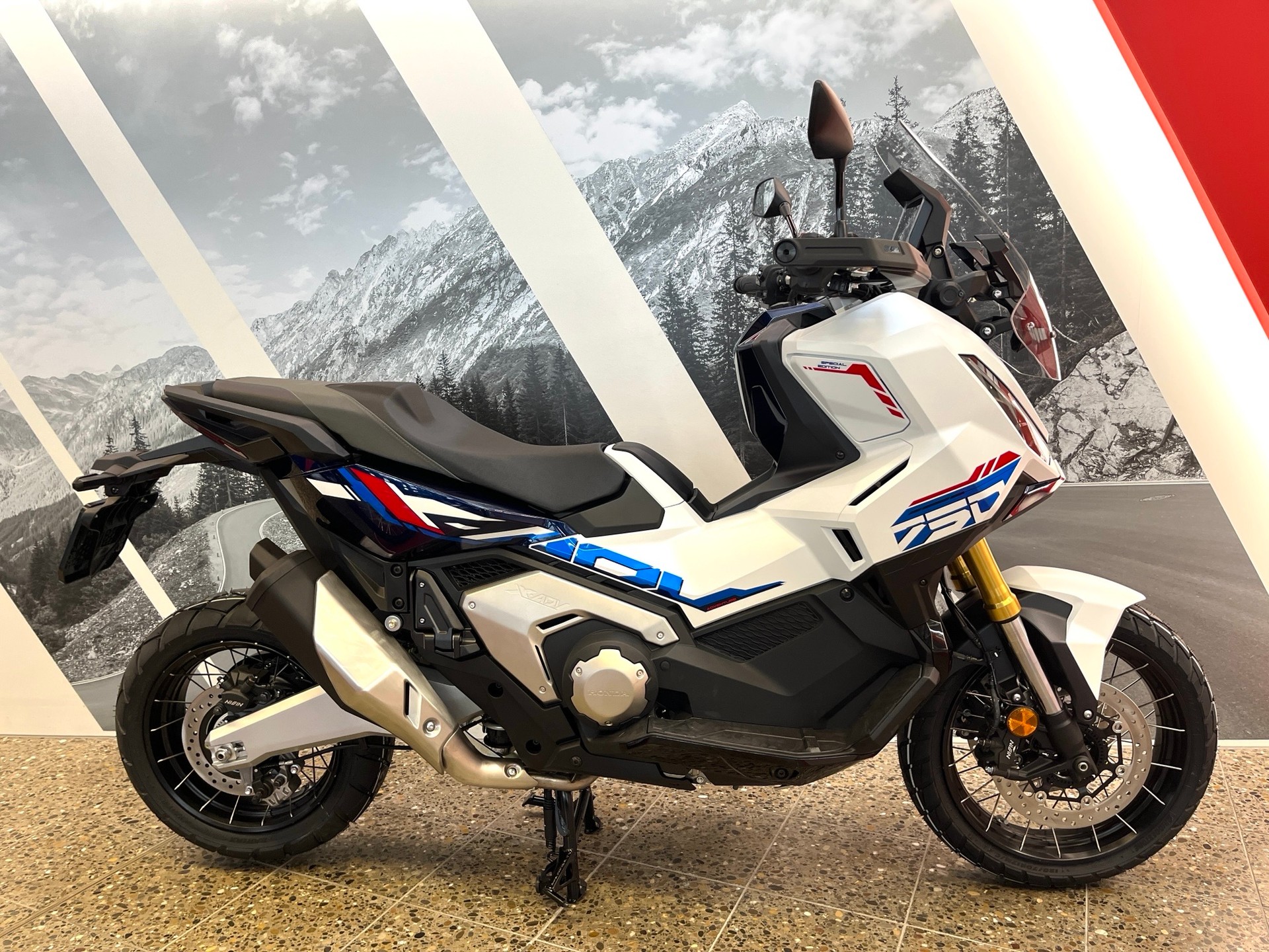 HONDA X-ADV 750-image-0