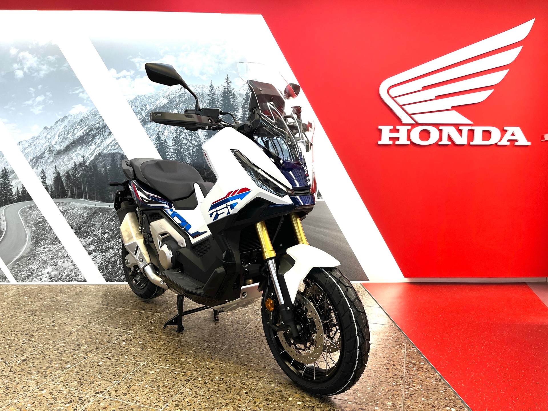 HONDA X-ADV 750-image-2