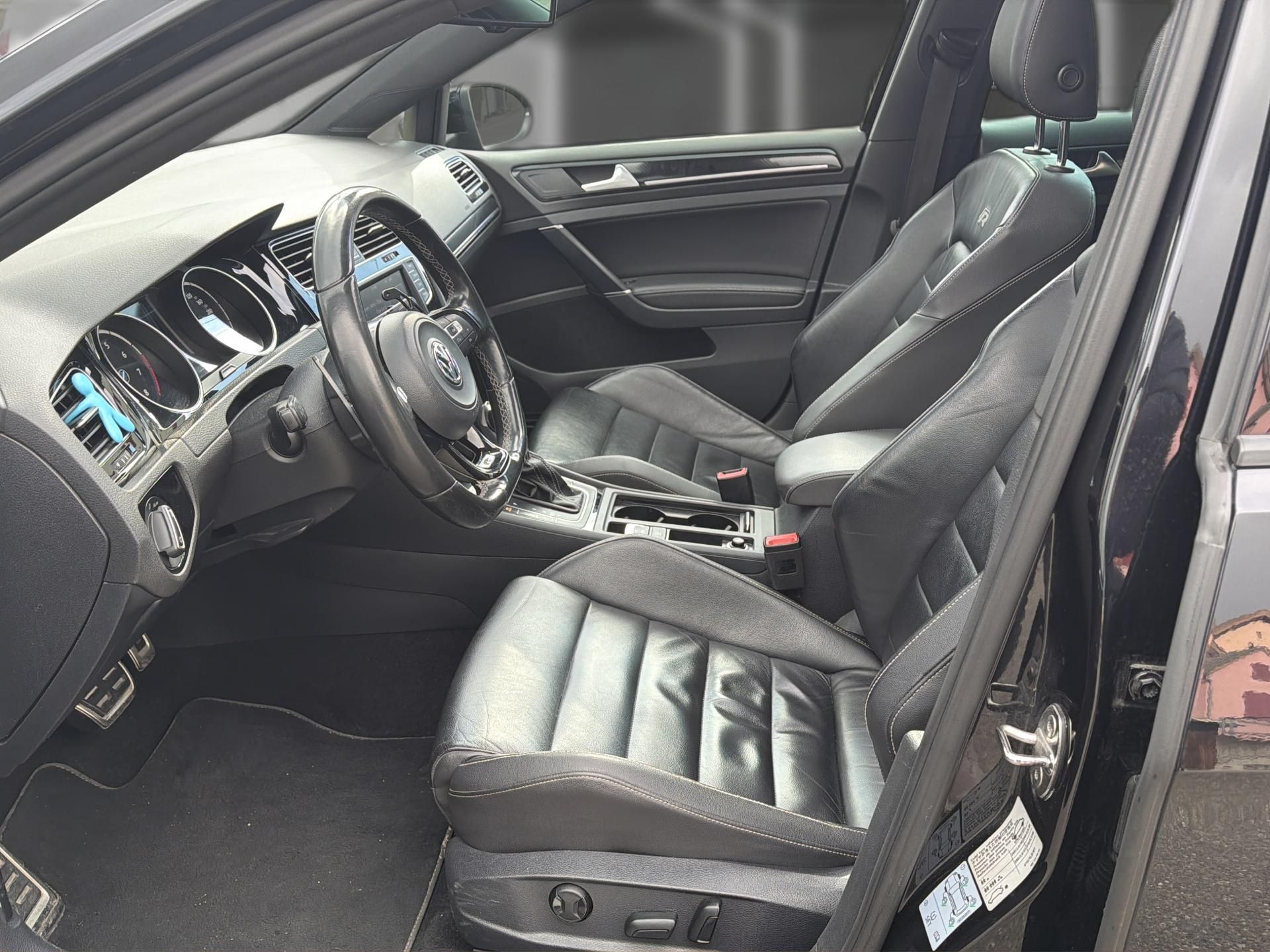 VW Golf 2.0 TSI R 4Motion DSG-image-10