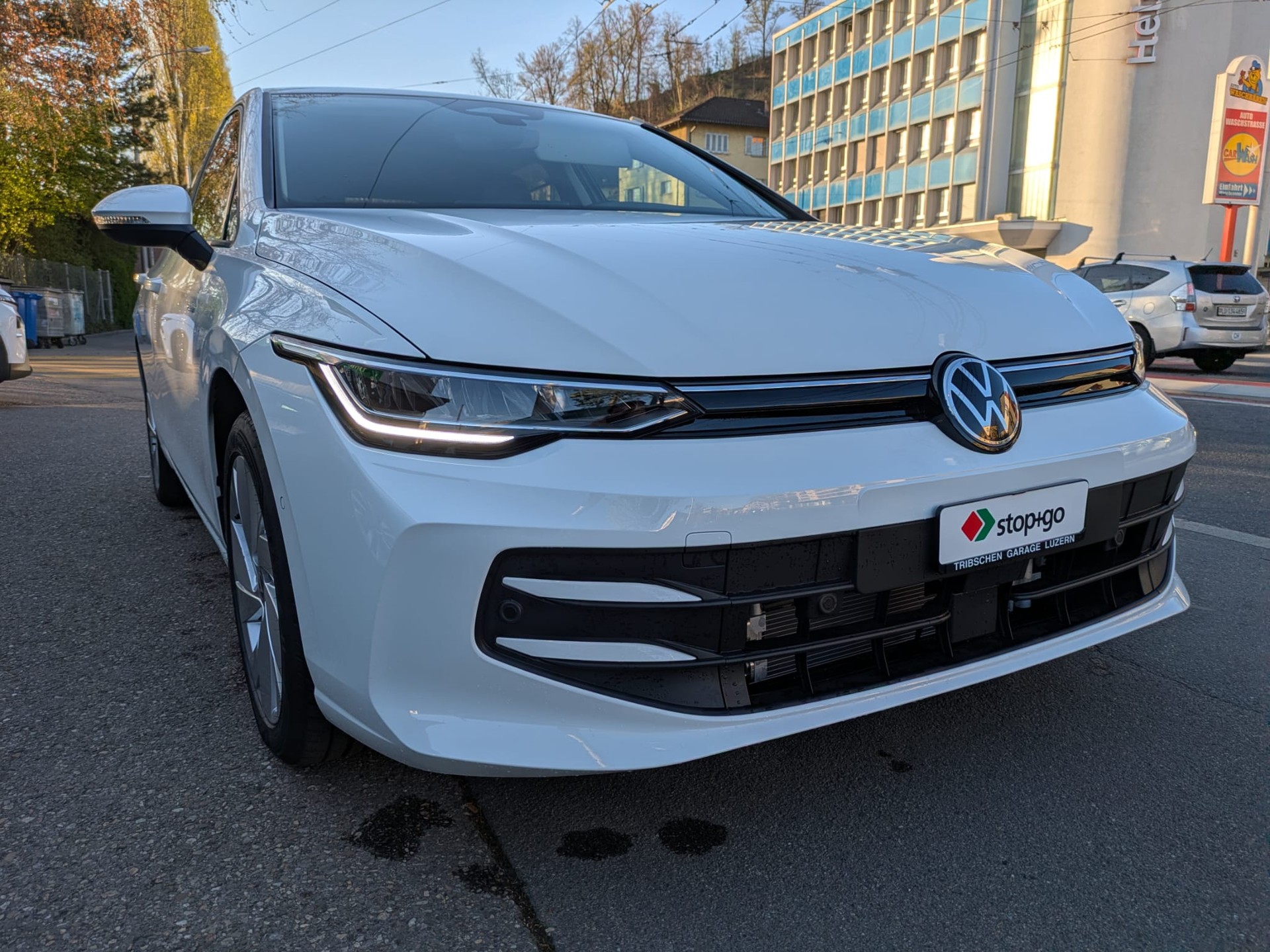 VW Golf 1.5 TSI PHEV Life-showroom-element-1