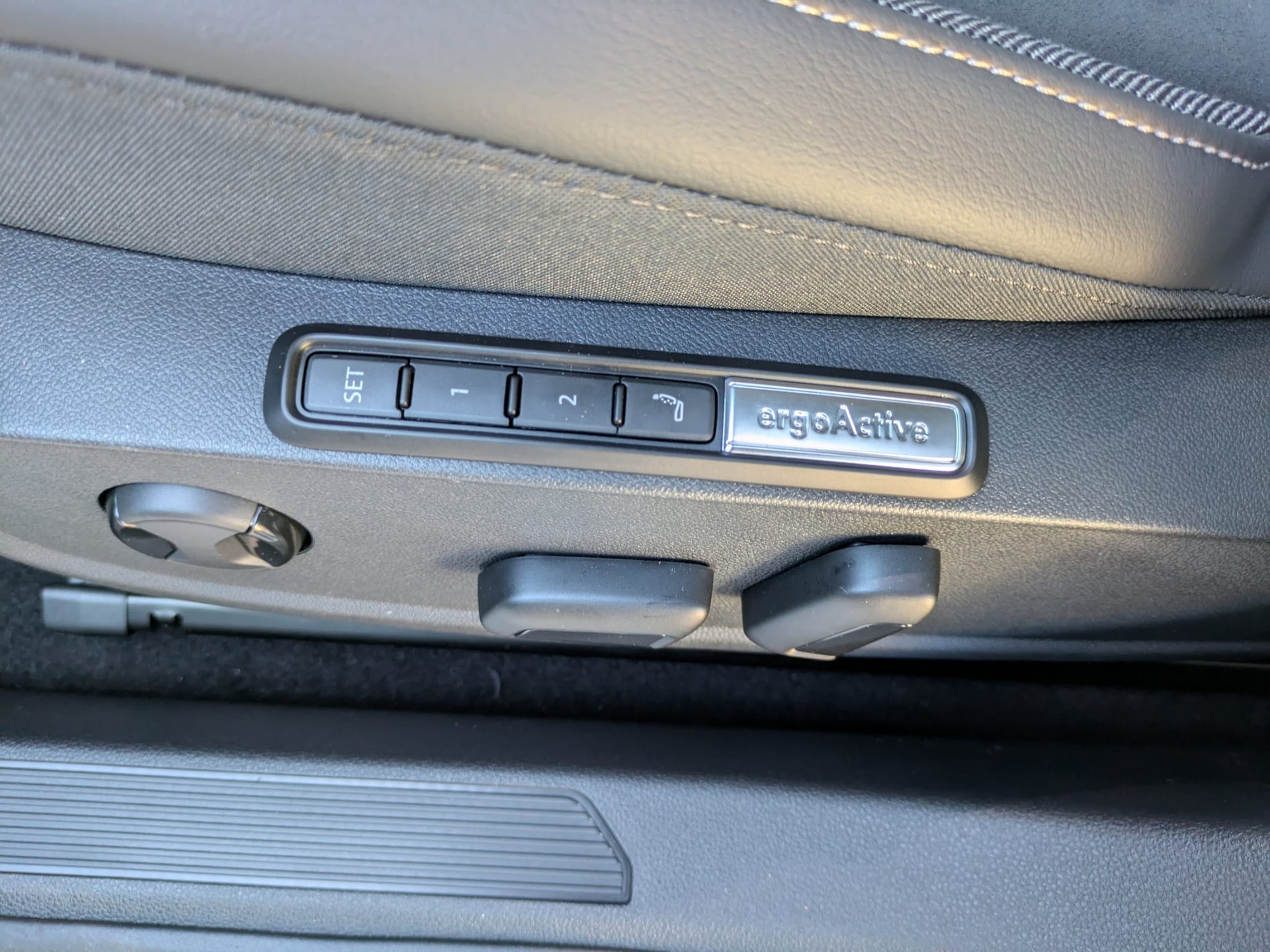 VW Golf 1.5 TSI PHEV Life-image-19