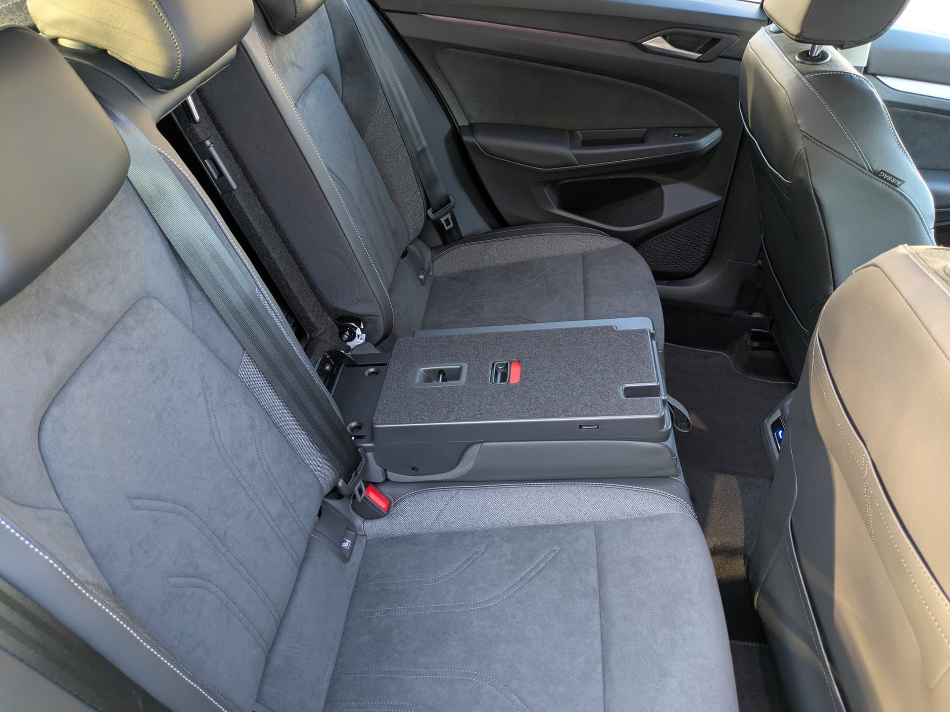 VW Golf 1.5 TSI PHEV Life-image-14