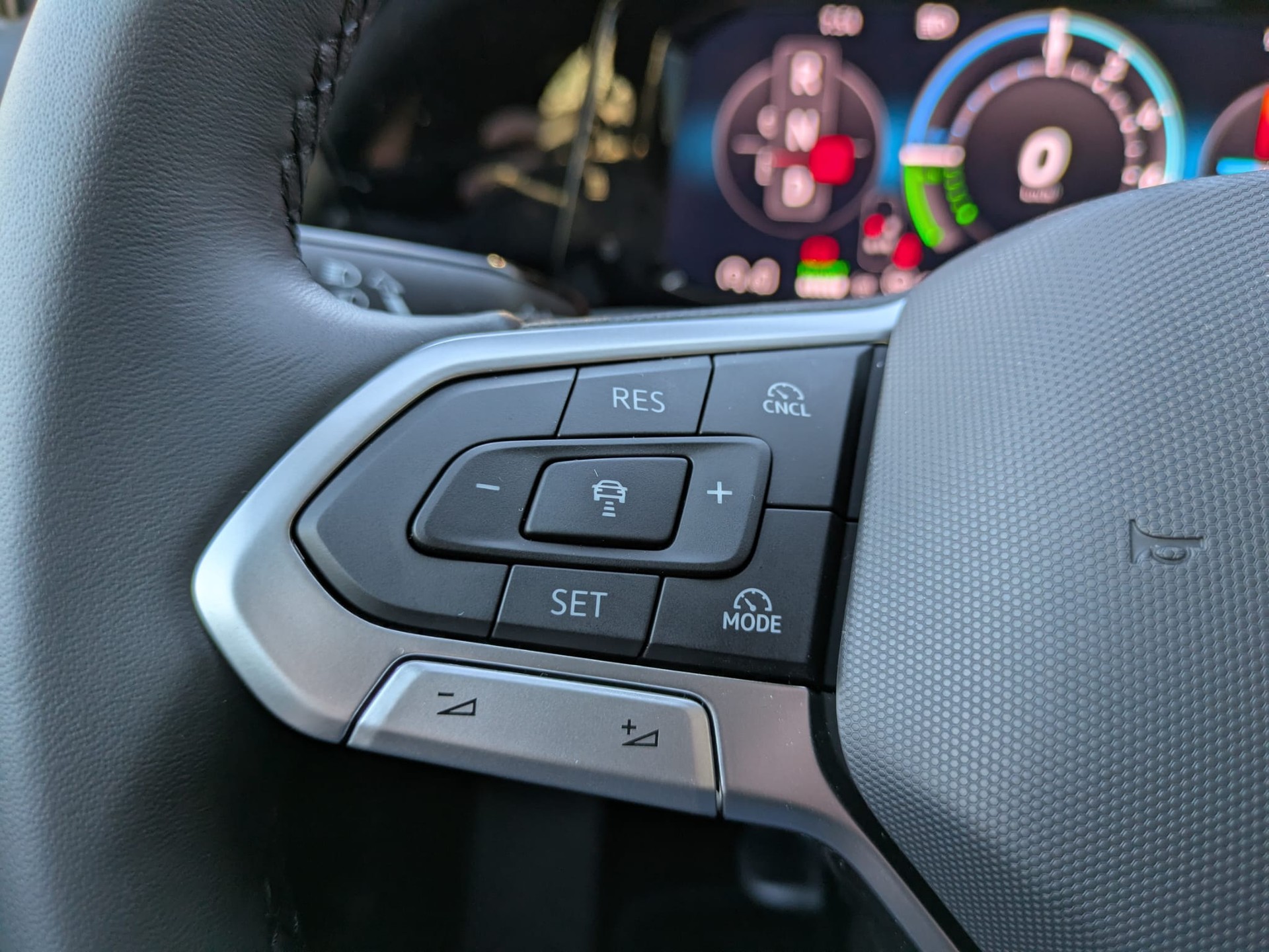 VW Golf 1.5 TSI PHEV Life-image-23