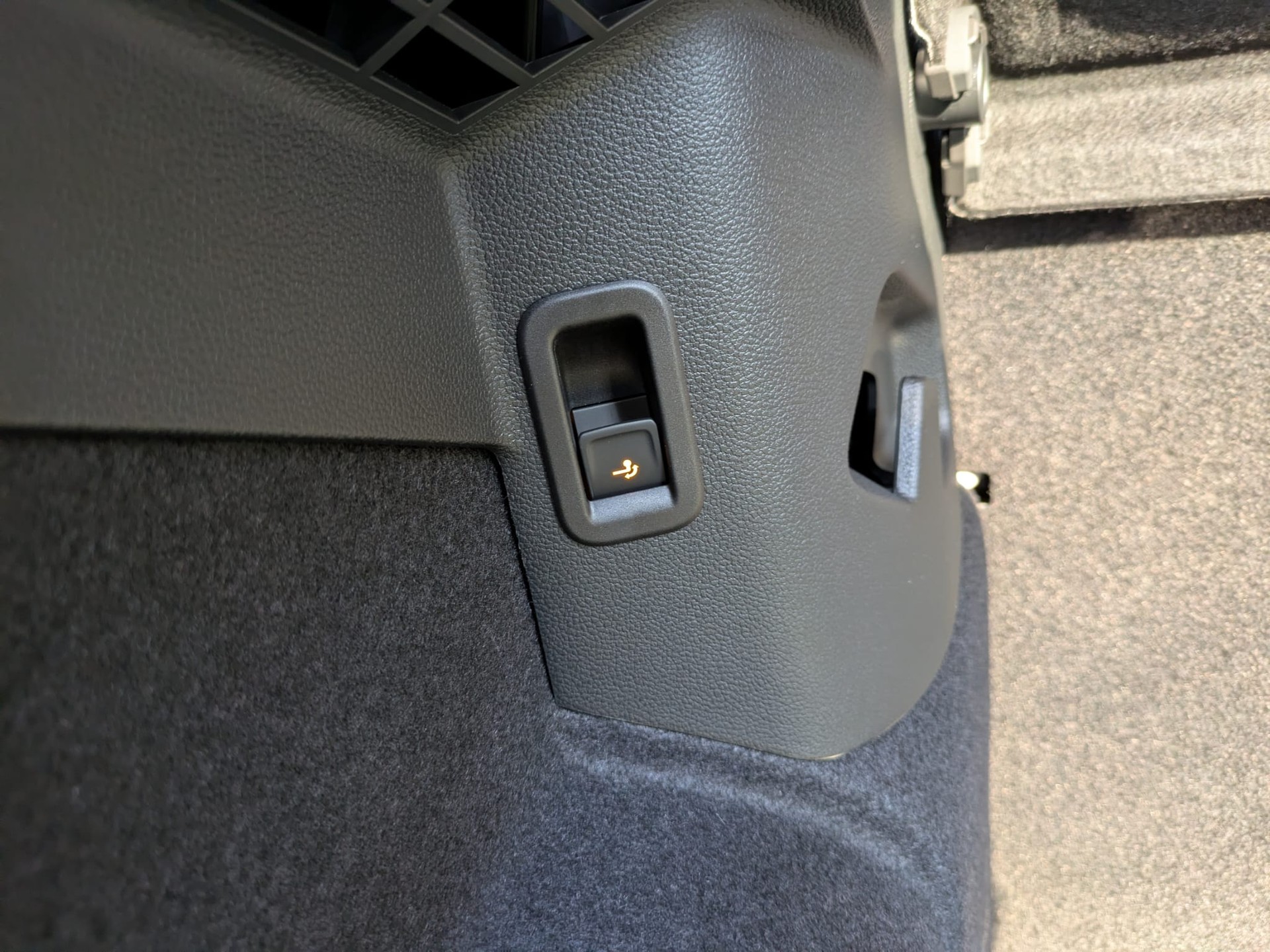 VW Golf 1.5 TSI PHEV Life-image-11