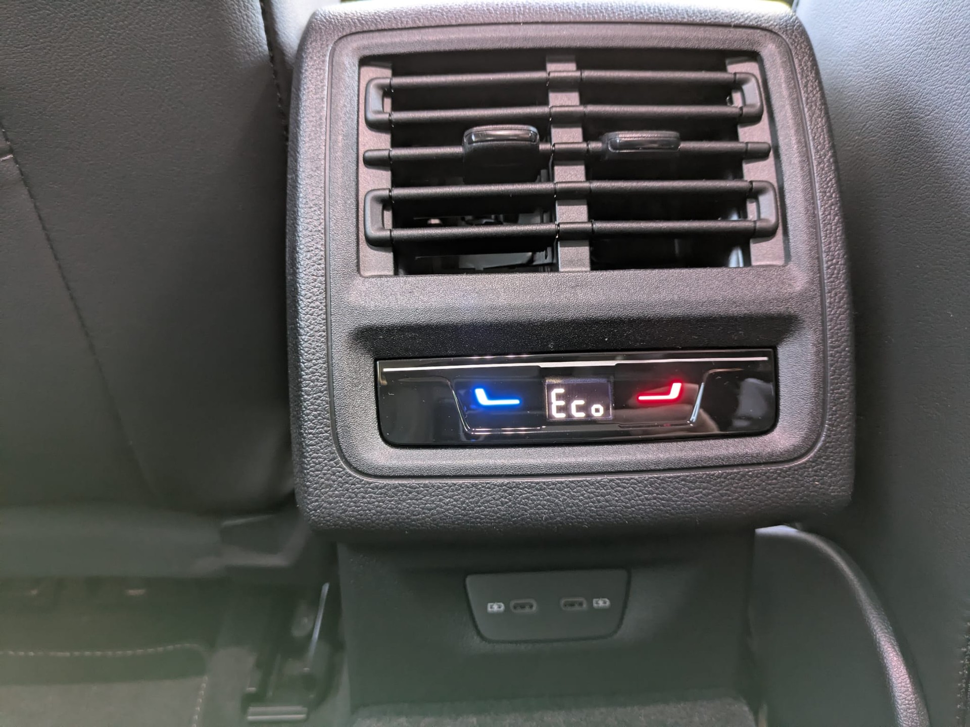 VW Golf 1.5 TSI PHEV Life-image-15