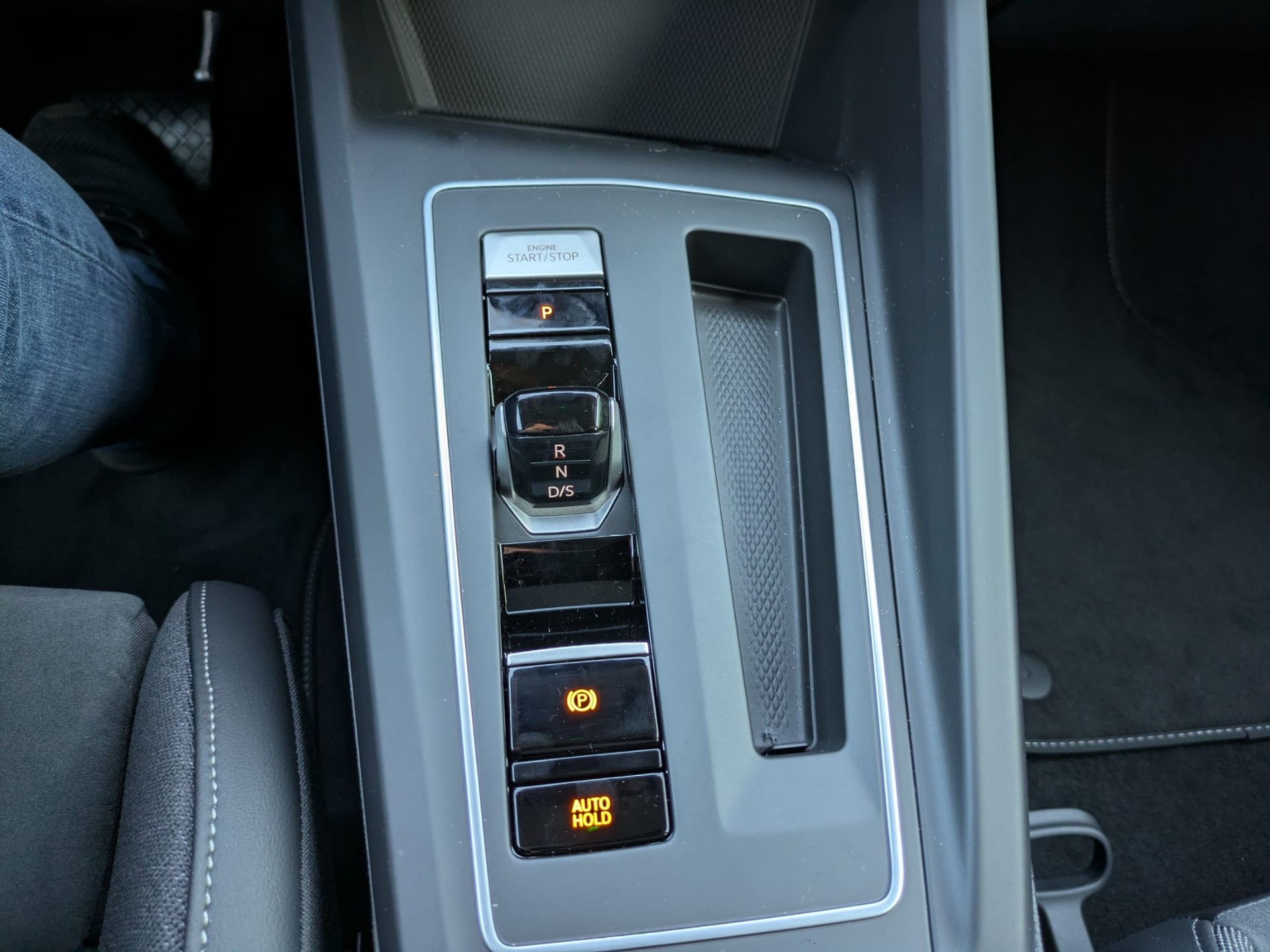 VW Golf 1.5 TSI PHEV Life-image-29
