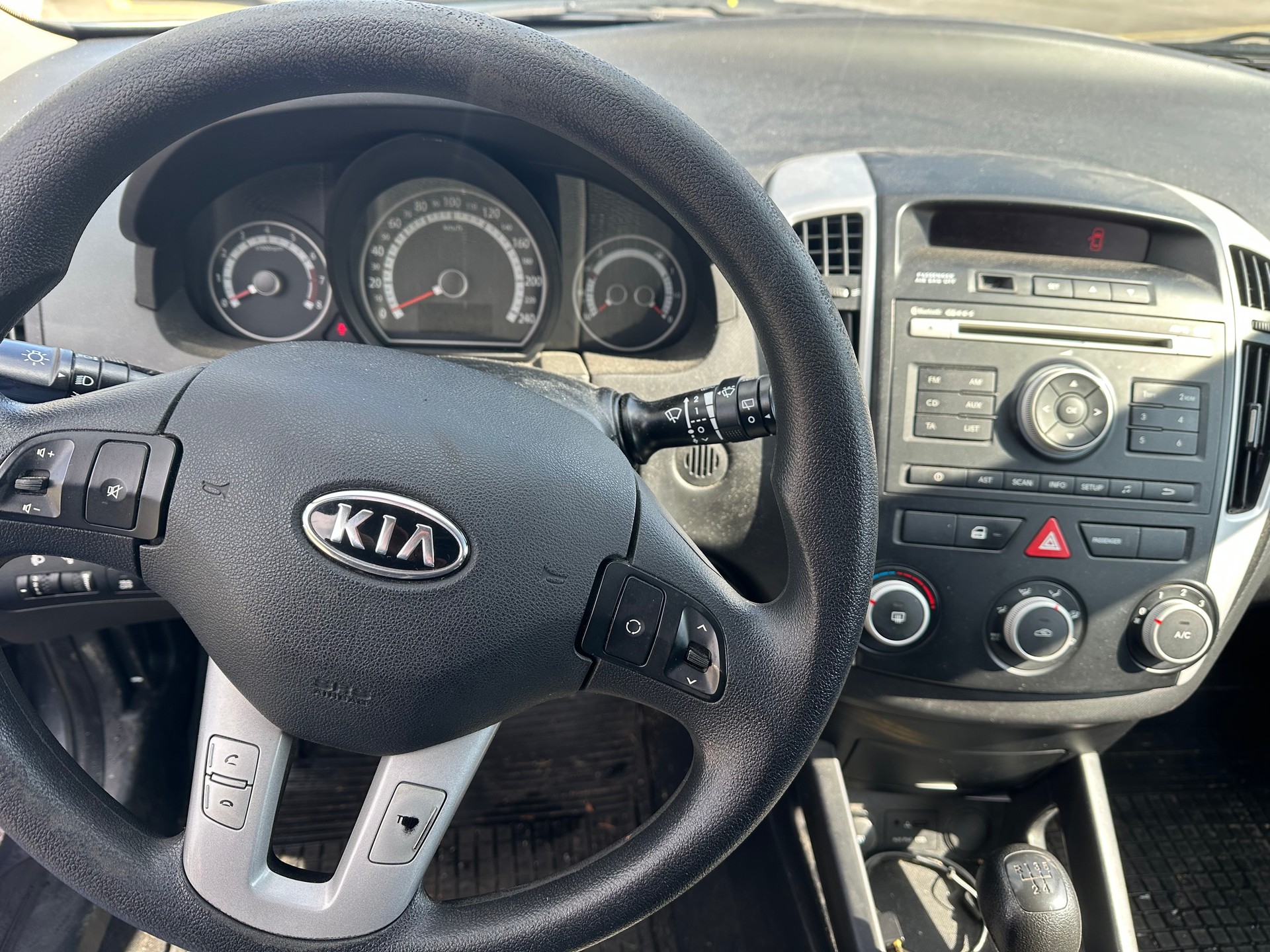 KIA Cee'd Sporty Wagon 1.4 16V Basic-image-6