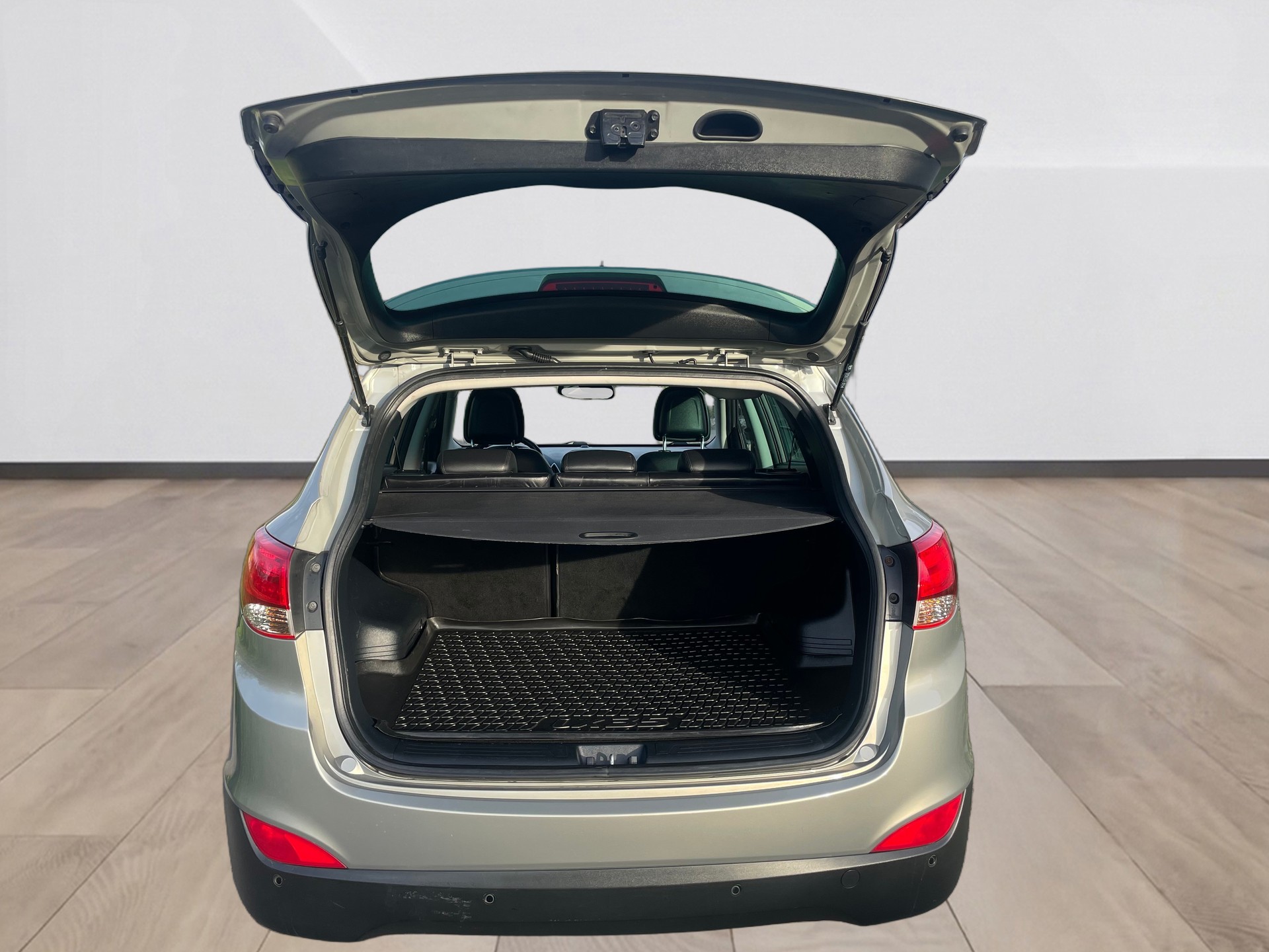HYUNDAI iX 35 2.0 CRDi Premium 4WD Automatic-image-9