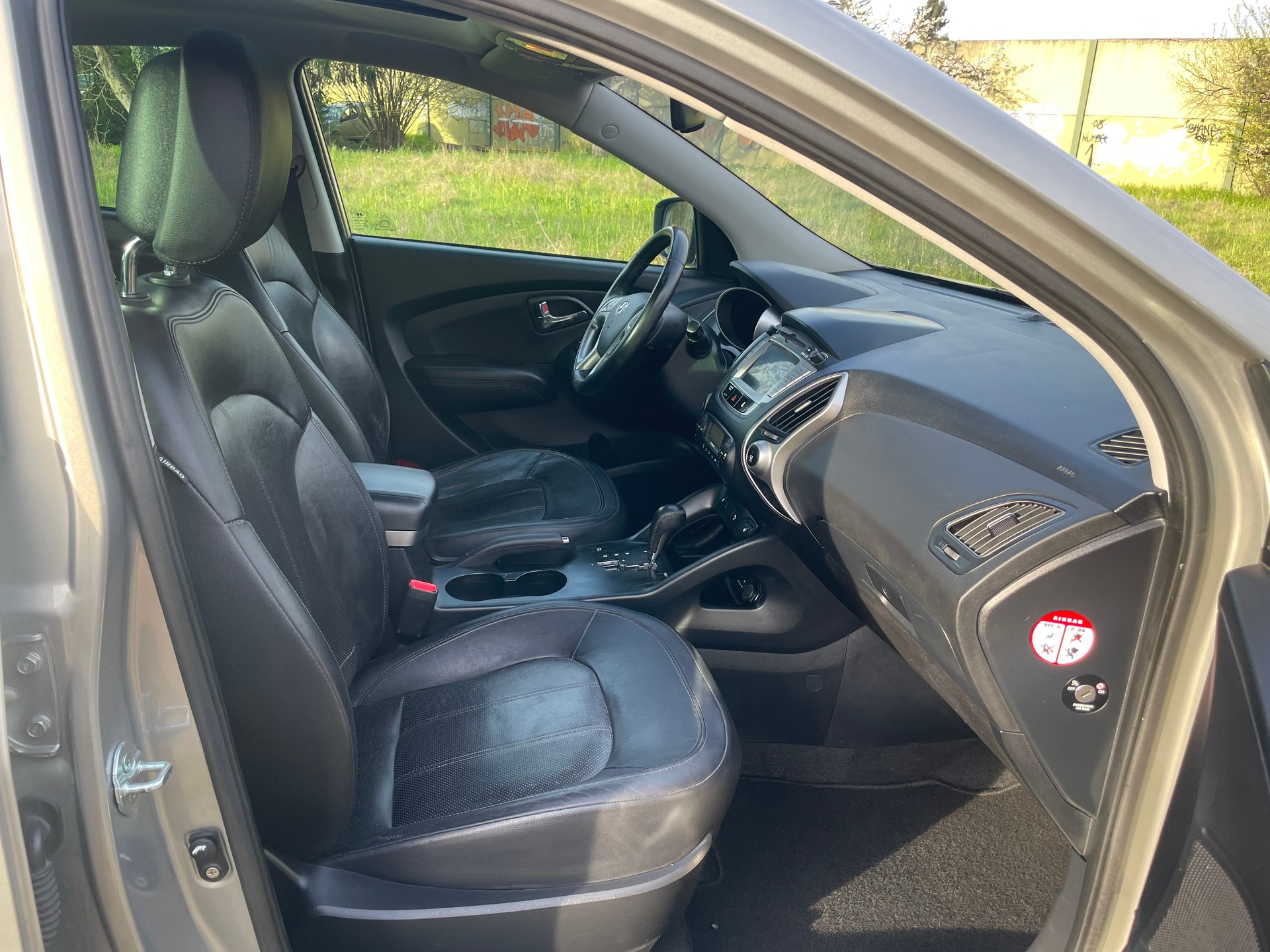 HYUNDAI iX 35 2.0 CRDi Premium 4WD Automatic-image-7