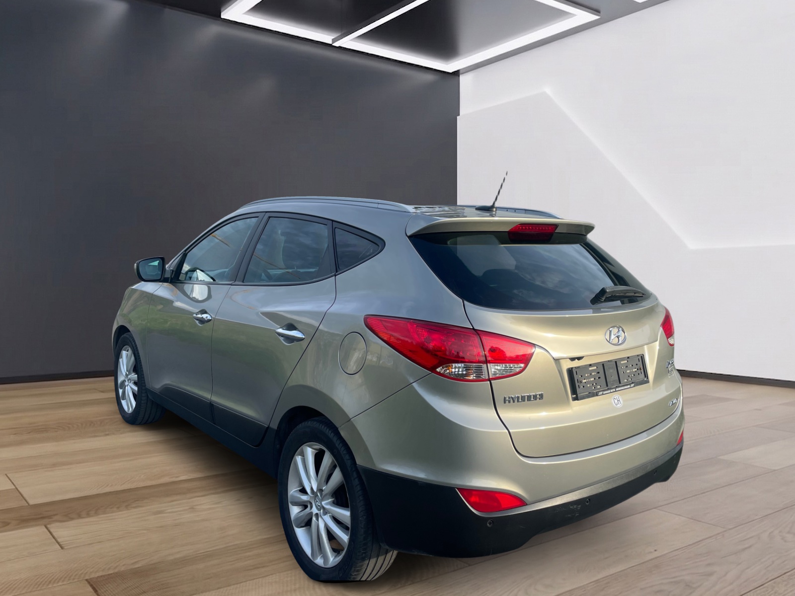 HYUNDAI iX 35 2.0 CRDi Premium 4WD Automatic-image-5