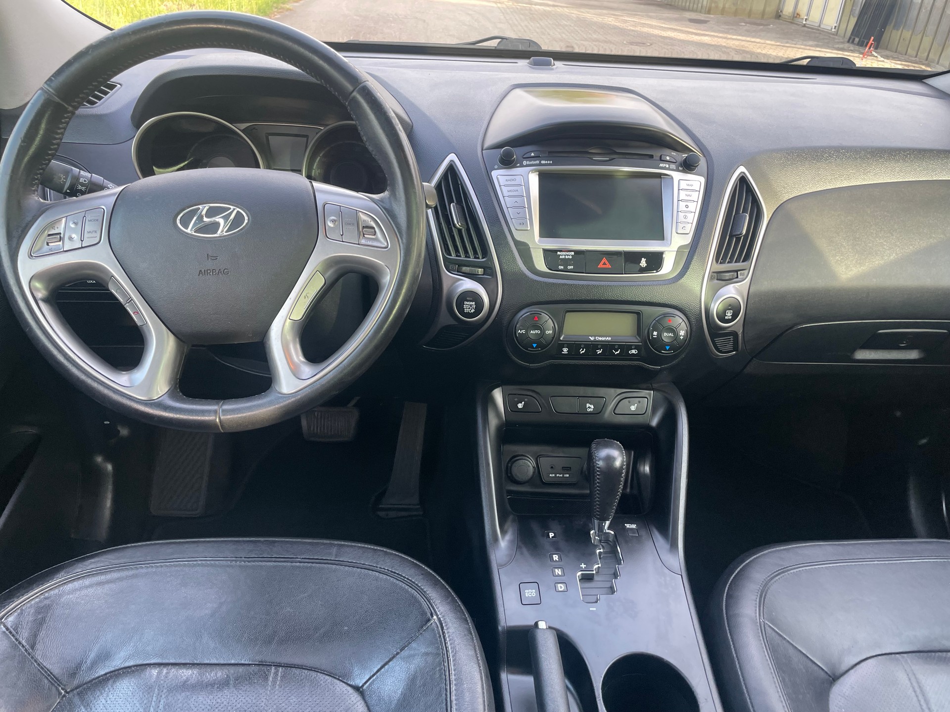 HYUNDAI iX 35 2.0 CRDi Premium 4WD Automatic-image-10