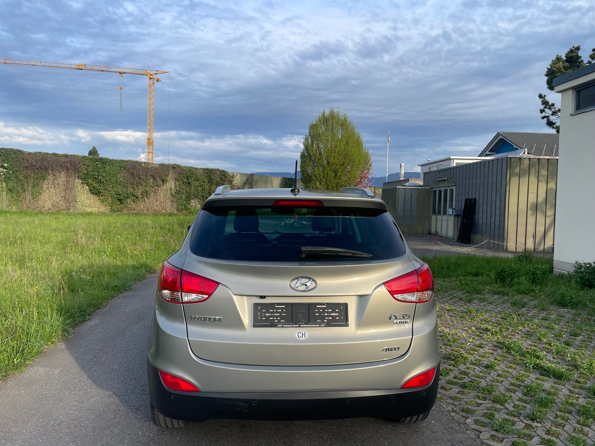 HYUNDAI iX 35 2.0 CRDi Premium 4WD Automatic-image-3