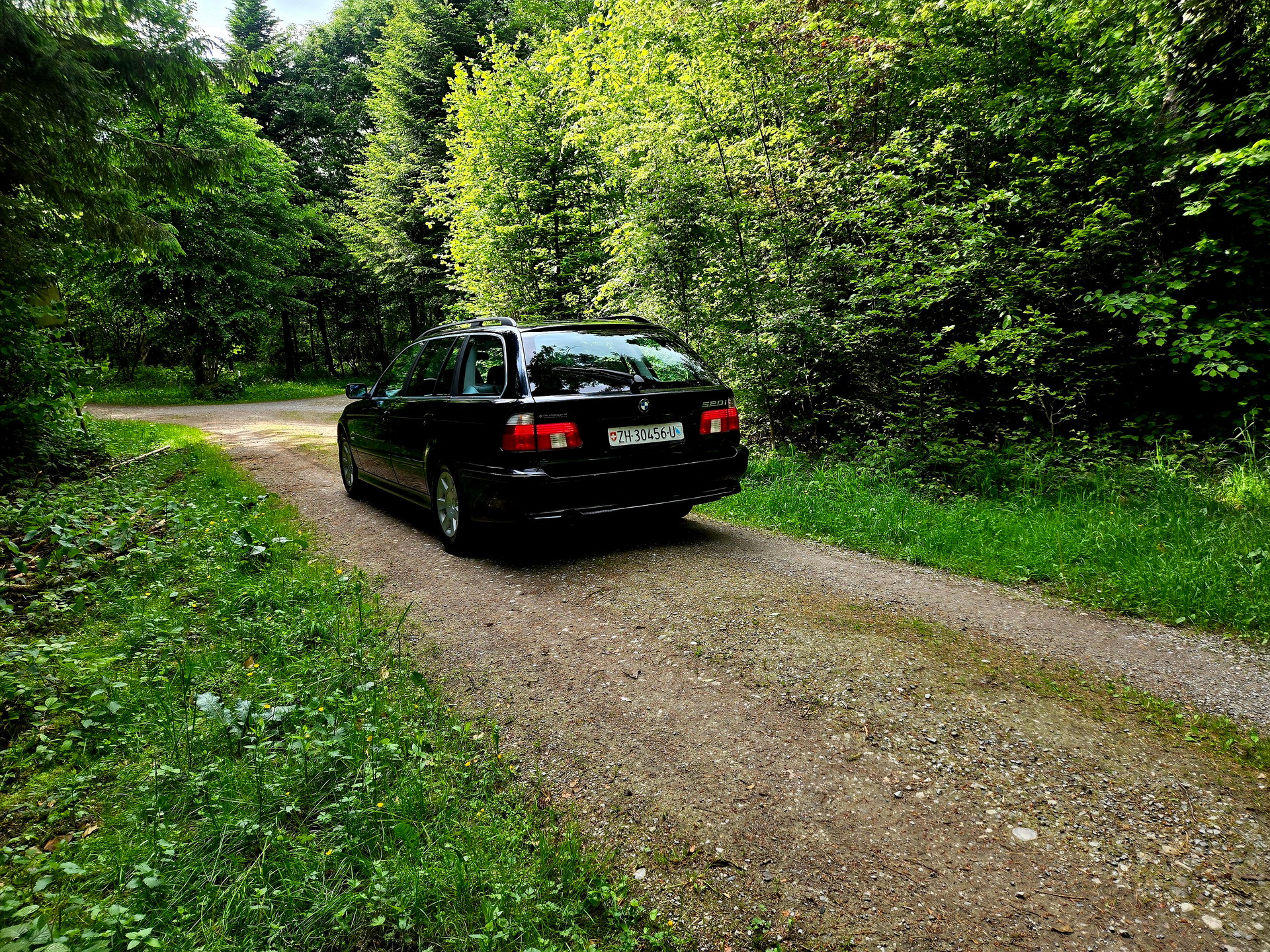 BMW 520i Touring-image-1
