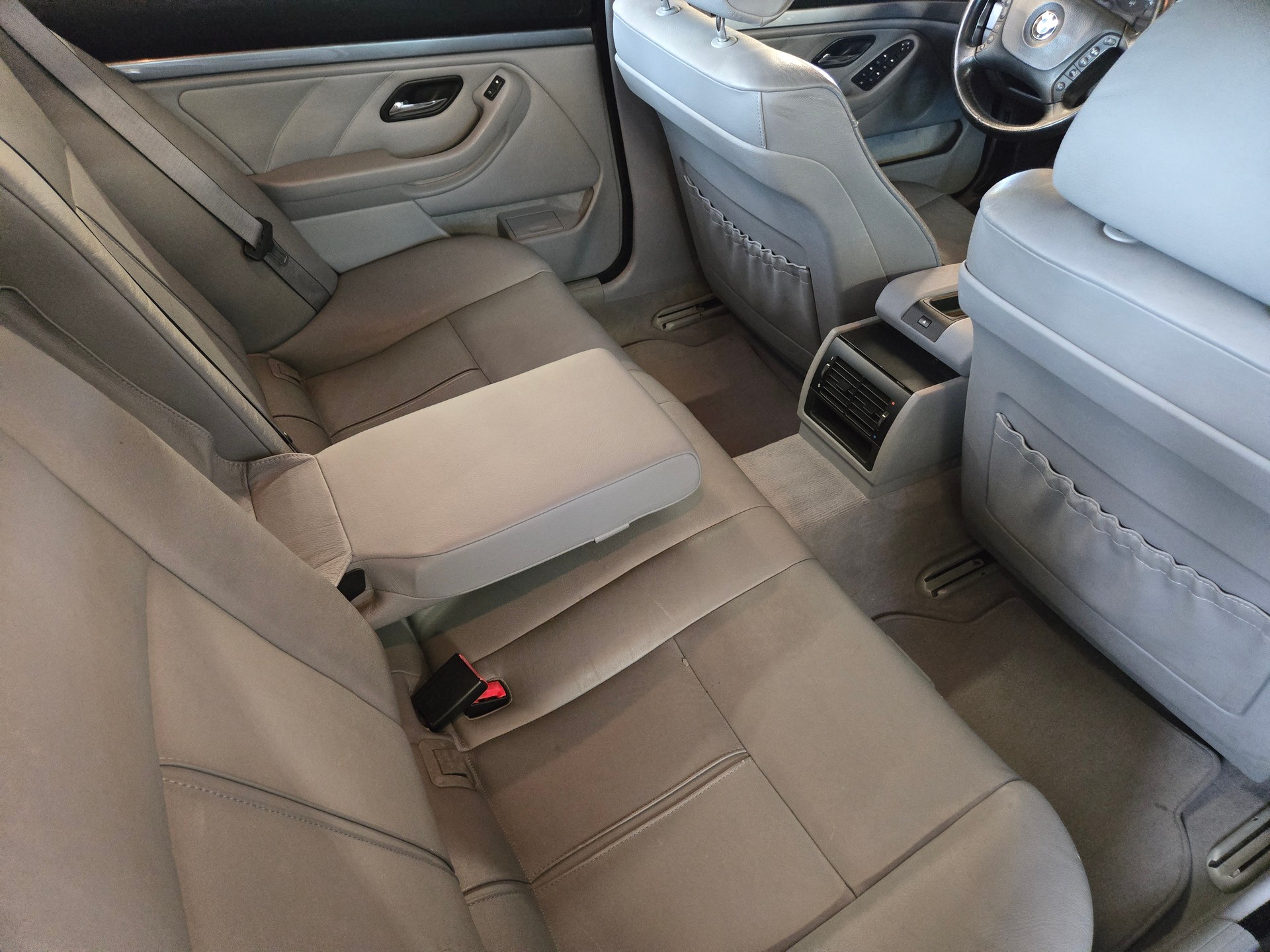 BMW 520i Touring-image-4