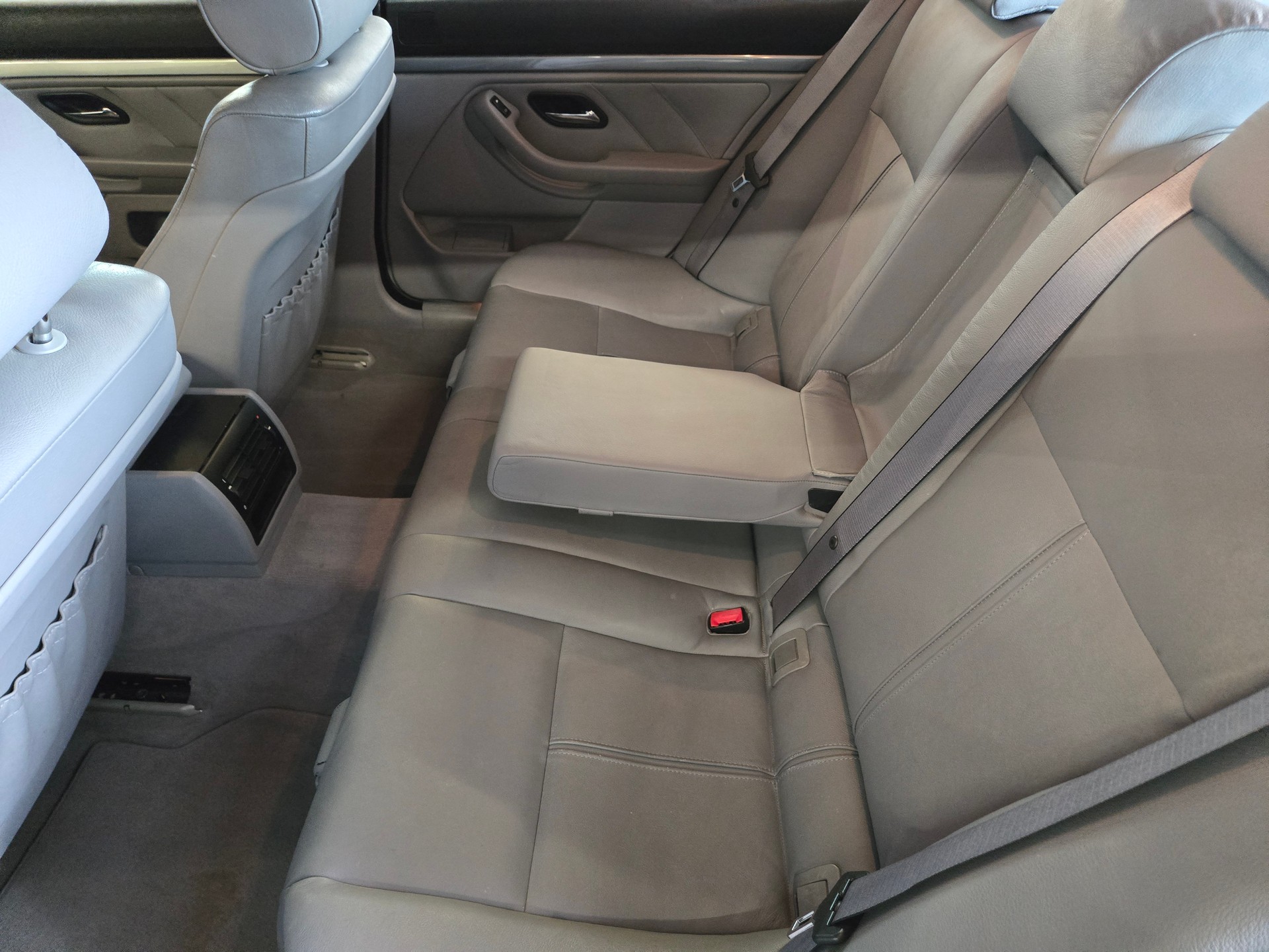 BMW 520i Touring-image-3