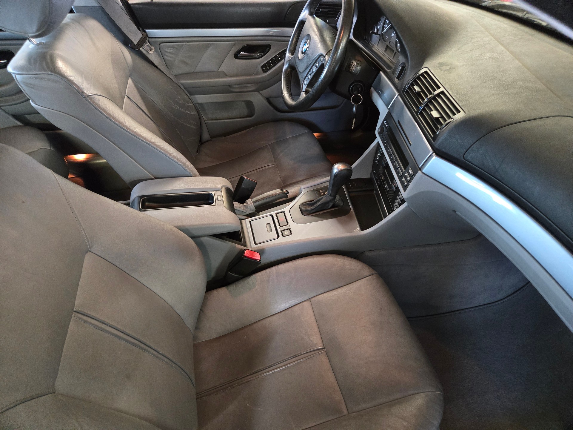 BMW 520i Touring-image-11