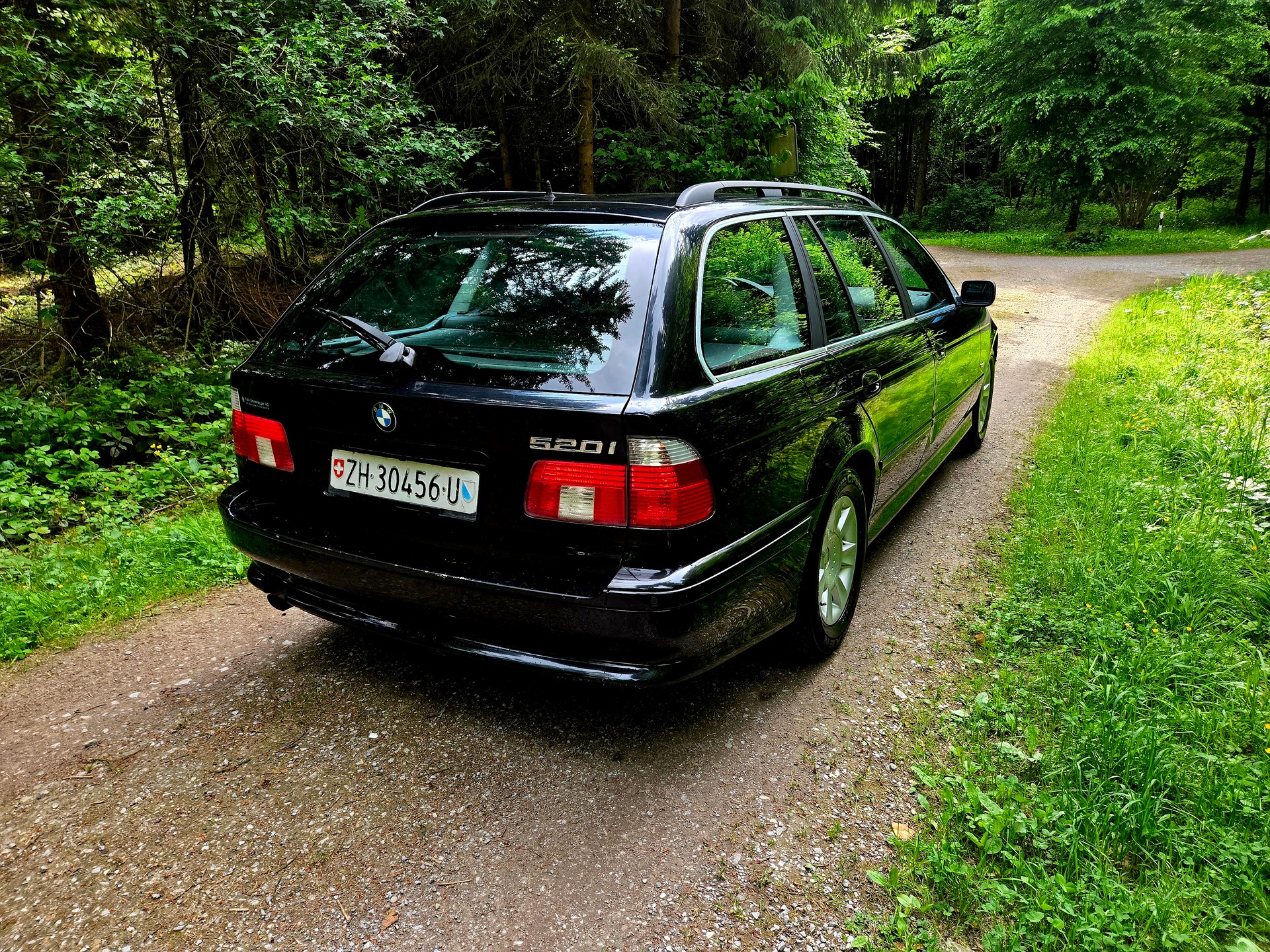 BMW 520i Touring-image-14