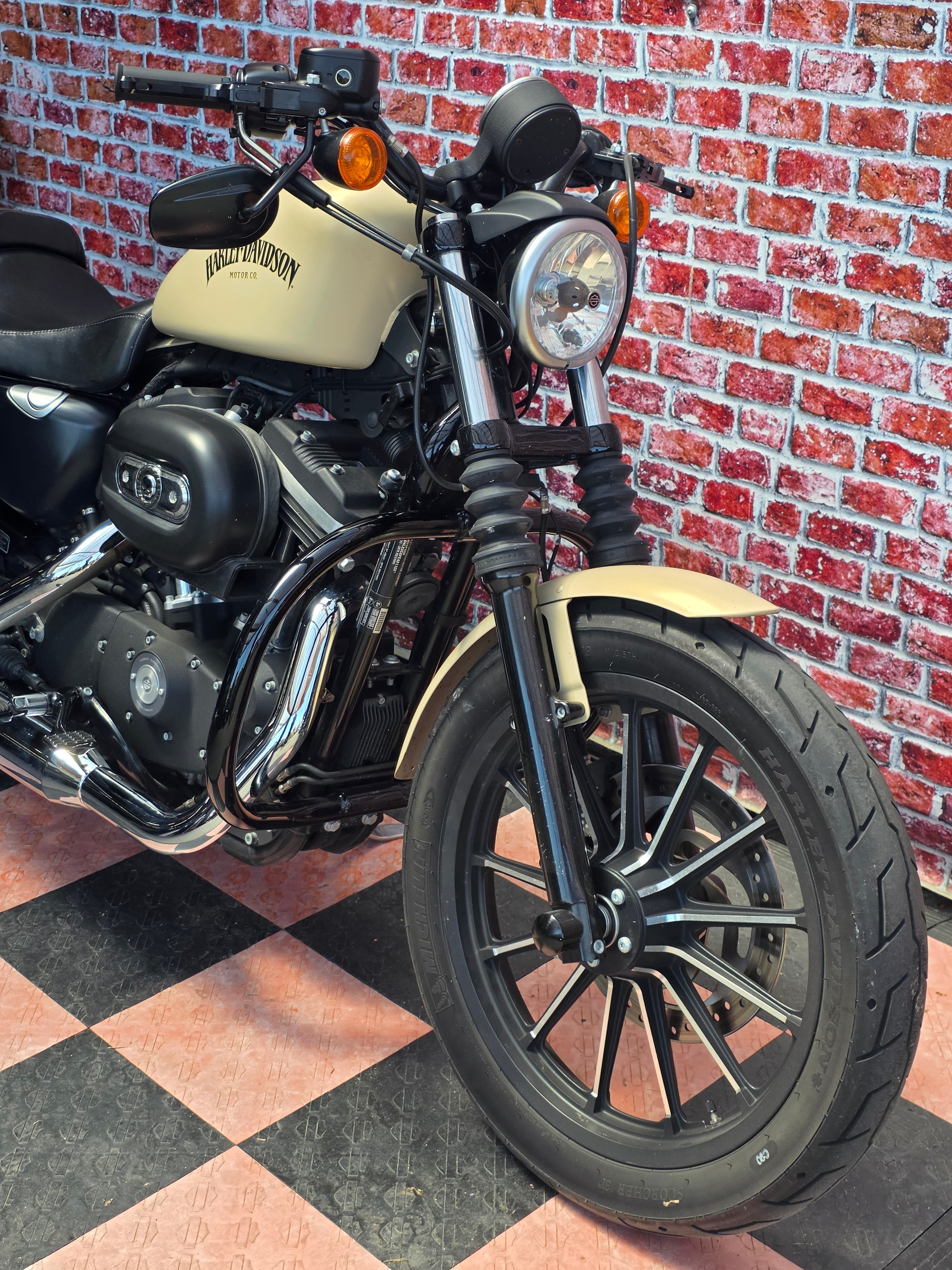 HARLEY-DAVIDSON XL 883 N Sportster Iron ABS-image-4