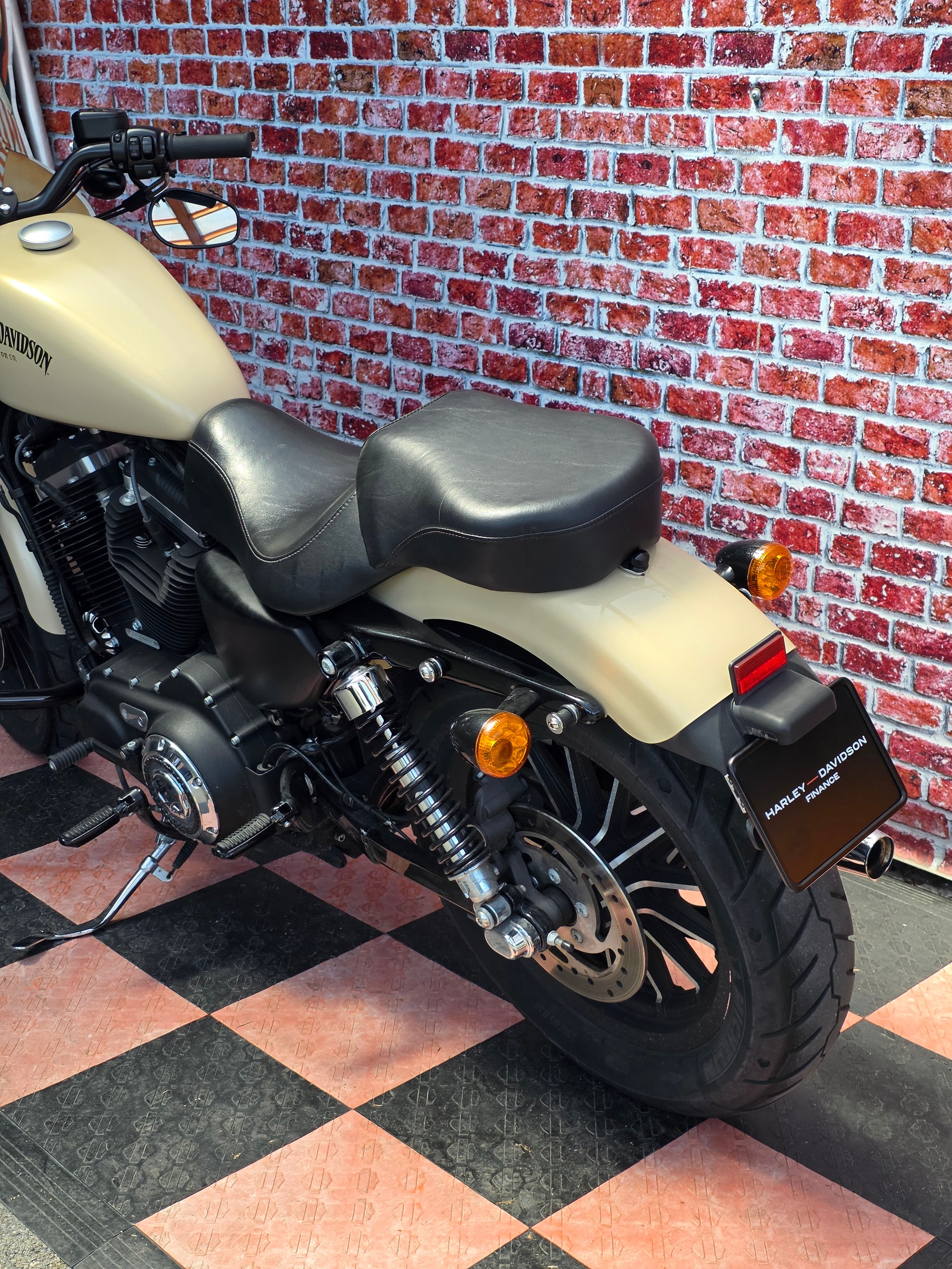 HARLEY-DAVIDSON XL 883 N Sportster Iron ABS-image-8
