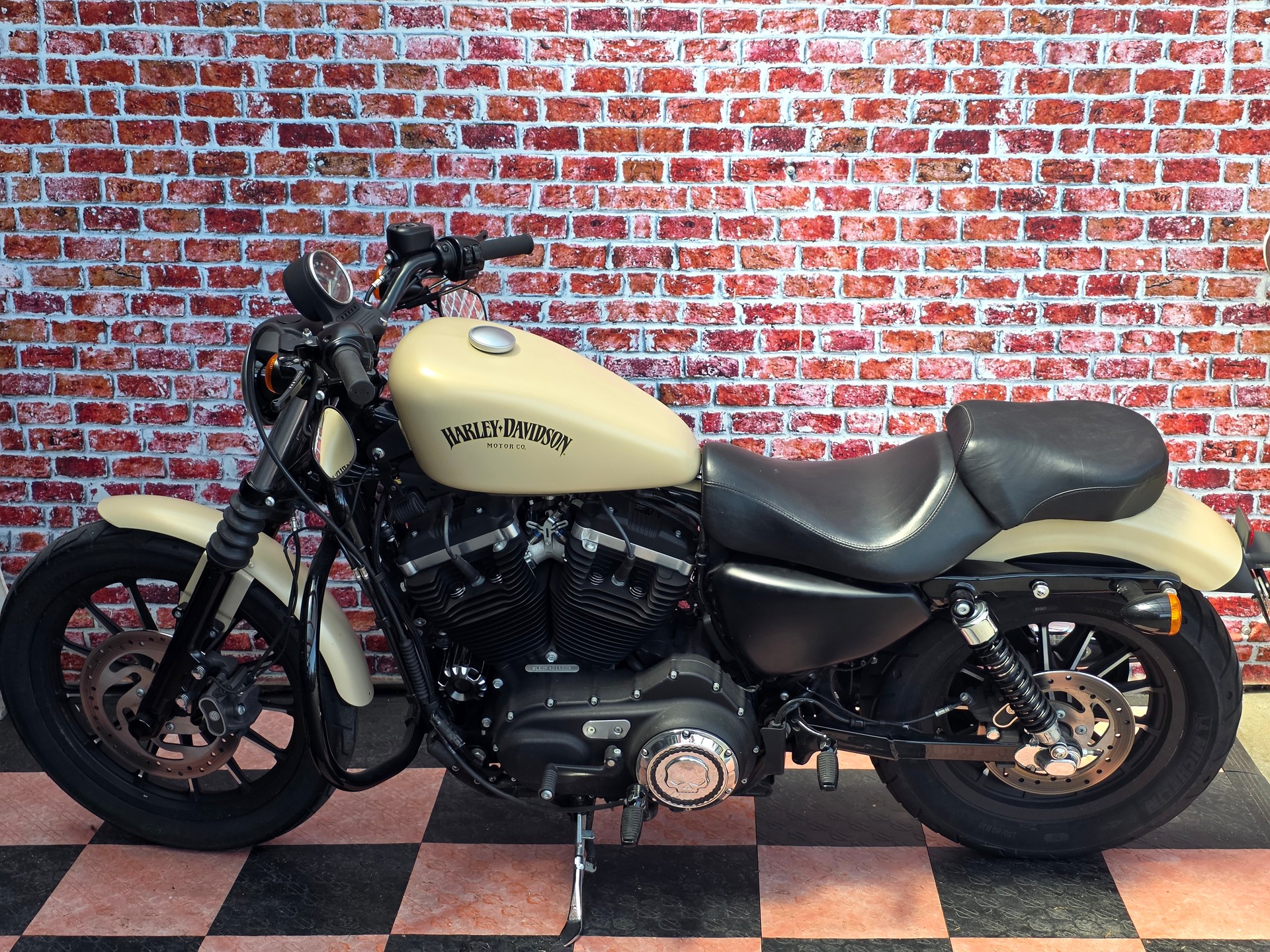 HARLEY-DAVIDSON XL 883 N Sportster Iron ABS-image-3