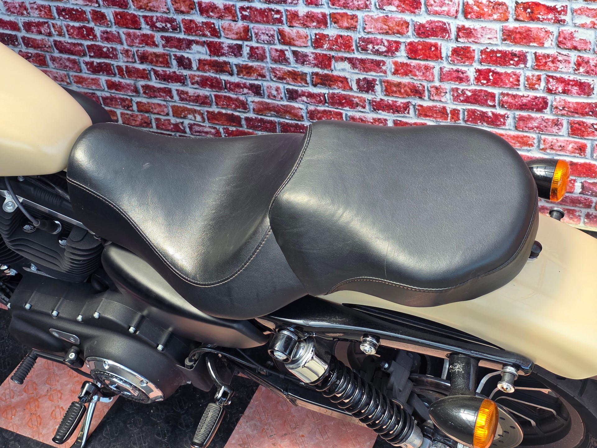 HARLEY-DAVIDSON XL 883 N Sportster Iron ABS-image-9