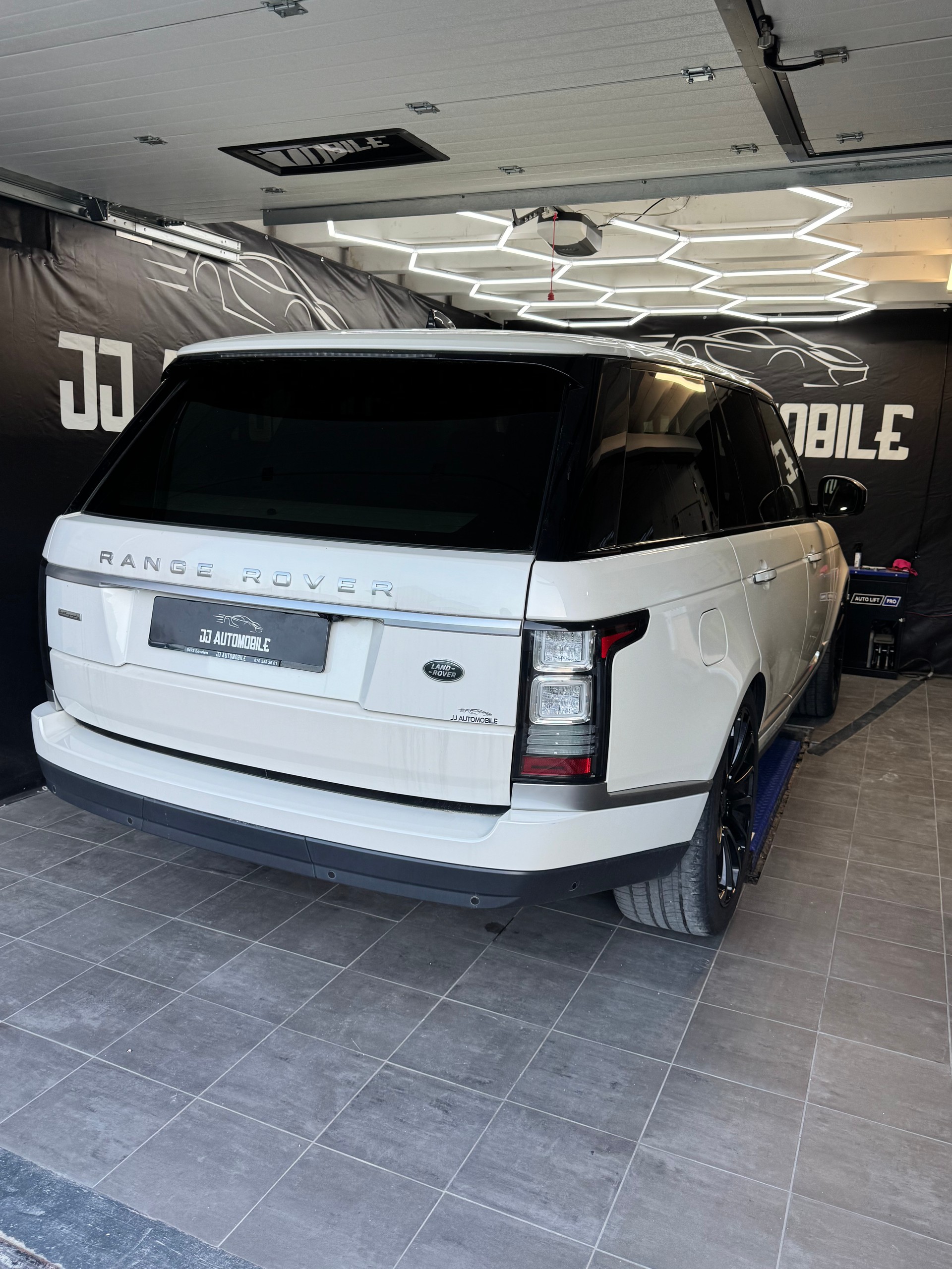 LAND ROVER Range Rover 4.4 SDV8 Autobiography Automatic-image-3