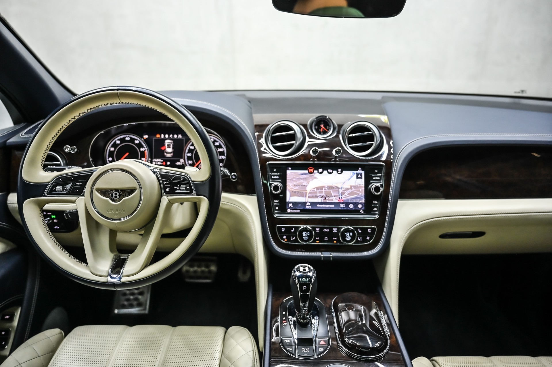 BENTLEY Bentayga 6.0 W12-image-21
