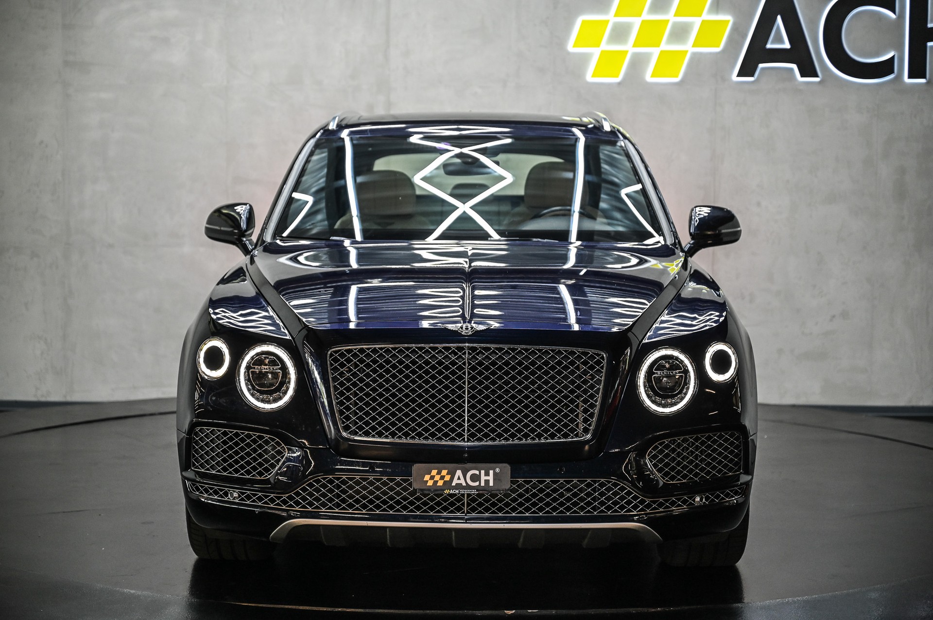 BENTLEY Bentayga 6.0 W12-showroom-element-1