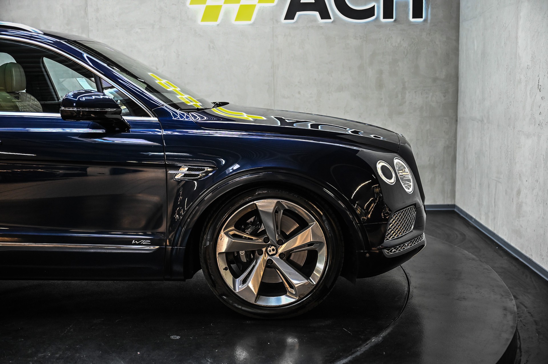 BENTLEY Bentayga 6.0 W12-image-12