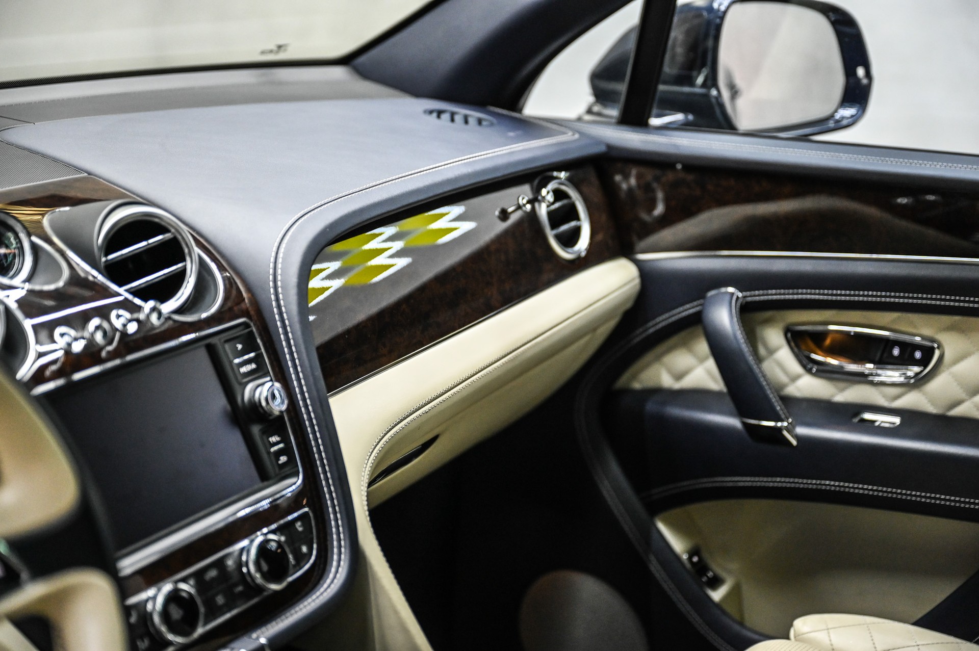 BENTLEY Bentayga 6.0 W12-image-25