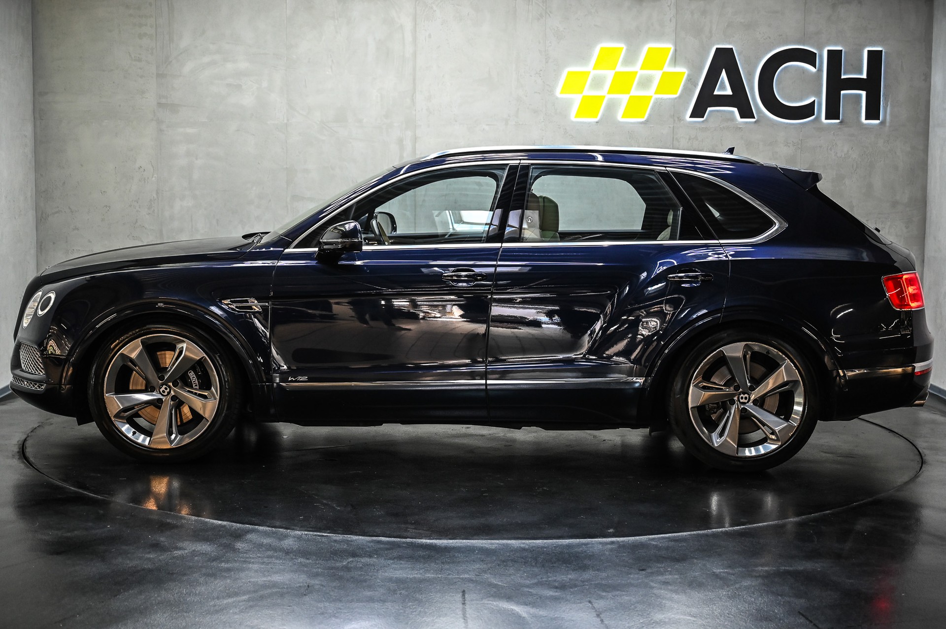 BENTLEY Bentayga 6.0 W12-image-8