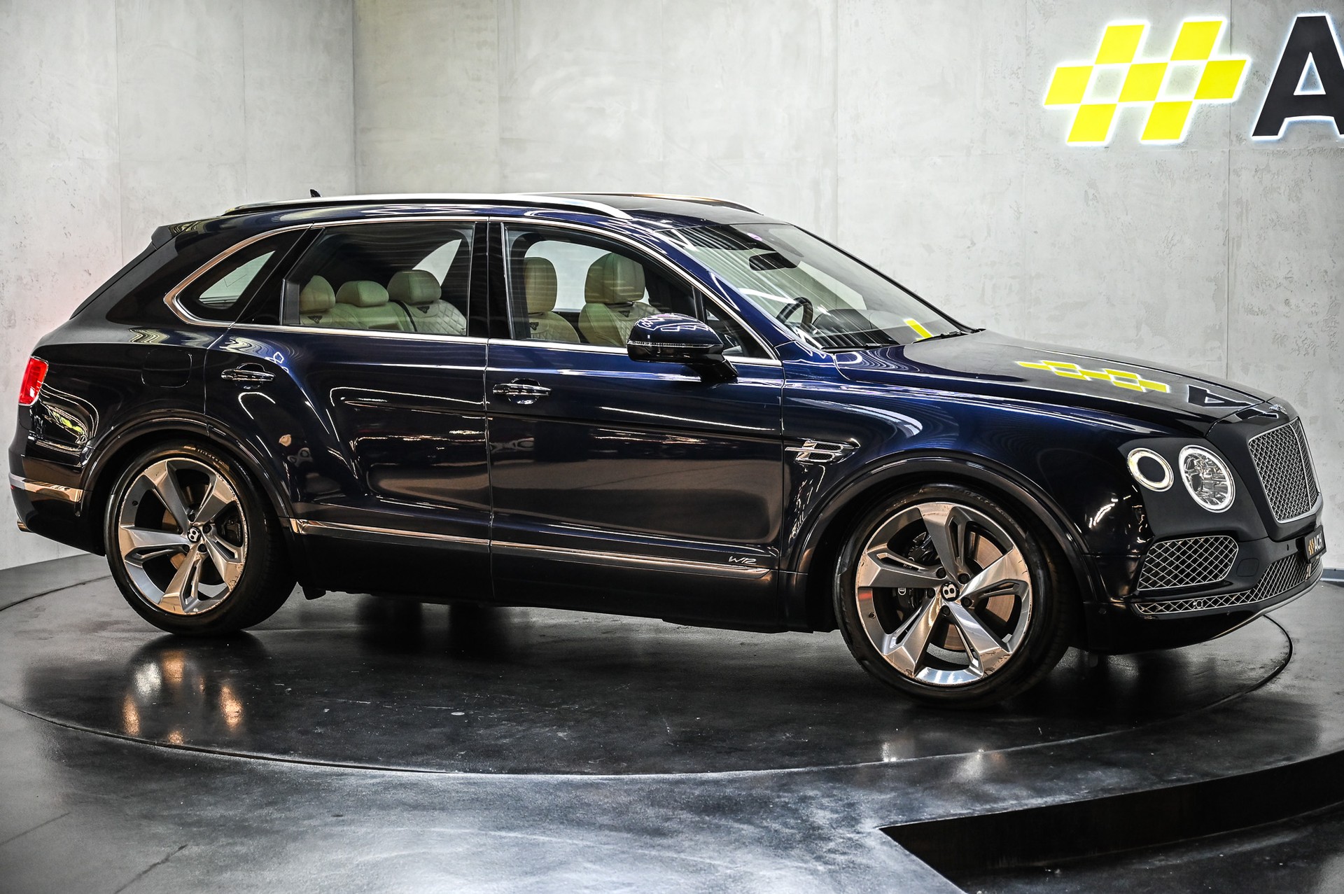 BENTLEY Bentayga 6.0 W12-image-11